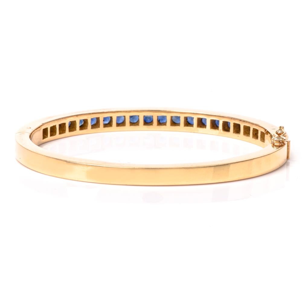 1970s 18 Karat Gold 4.00 Carat Sapphire Bangle Bracelet 1