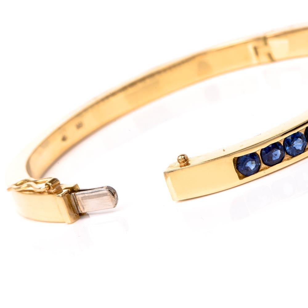 1970s 18 Karat Gold 4.00 Carat Sapphire Bangle Bracelet 2