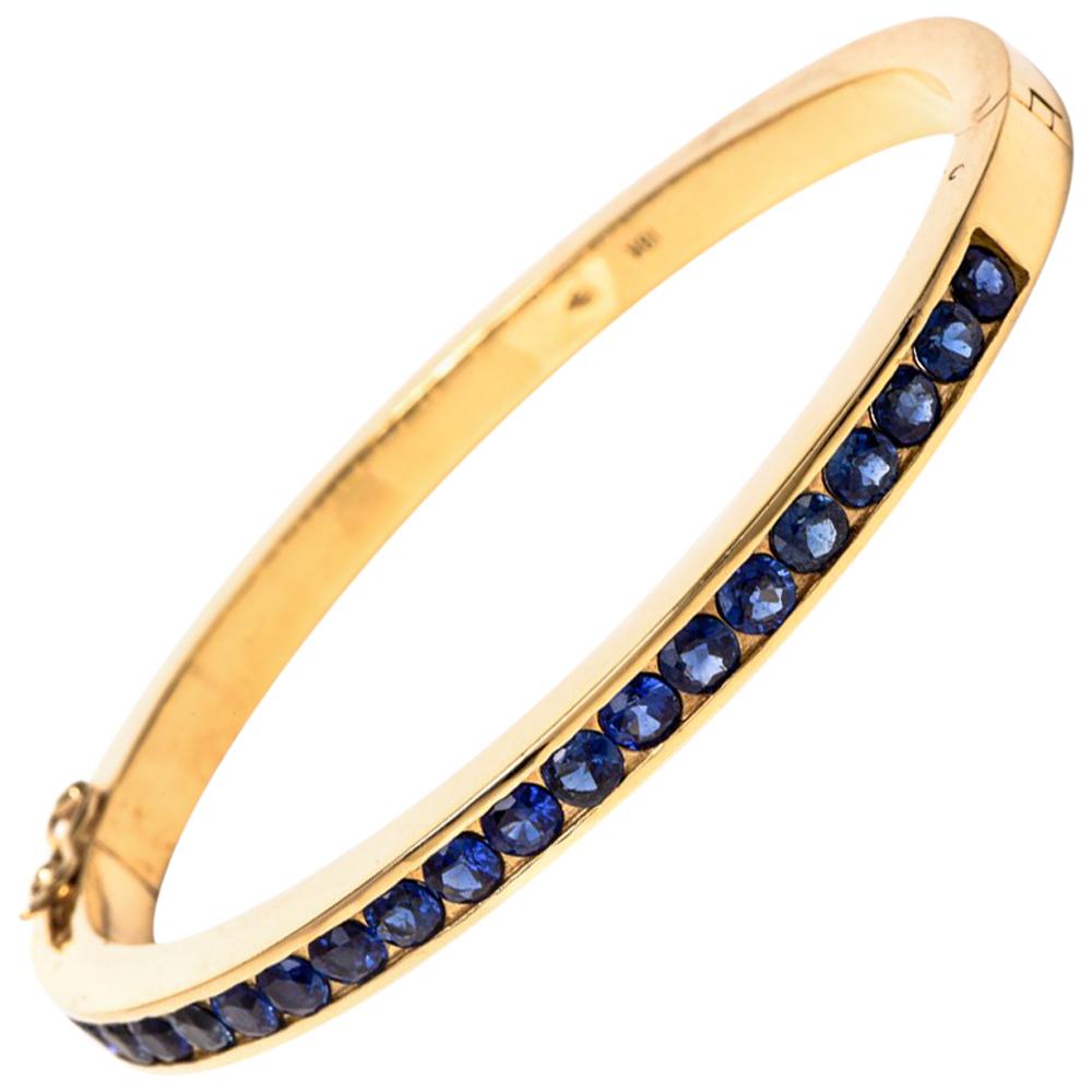 1970s 18 Karat Gold 4.00 Carat Sapphire Bangle Bracelet