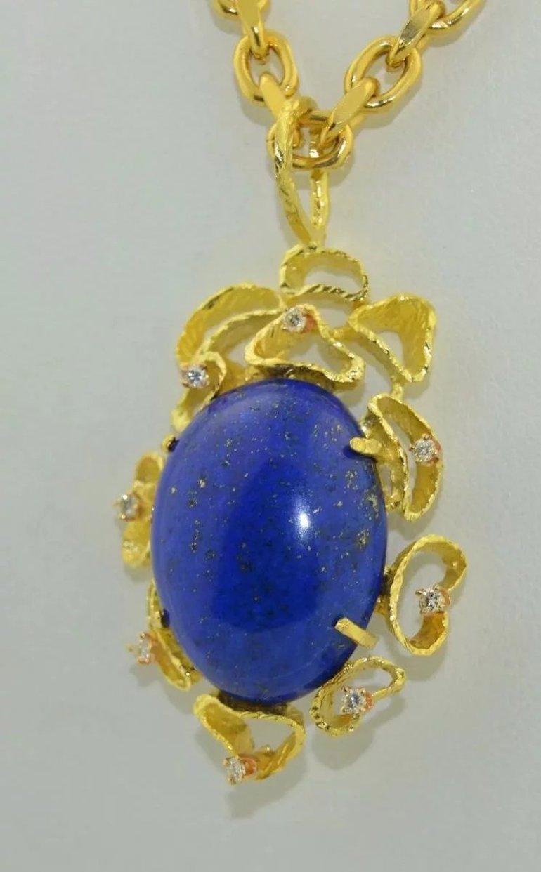 Round Cut 1970s 18 Karat Gold VS Diamond Lapis Lazuli Necklace Pendant For Sale