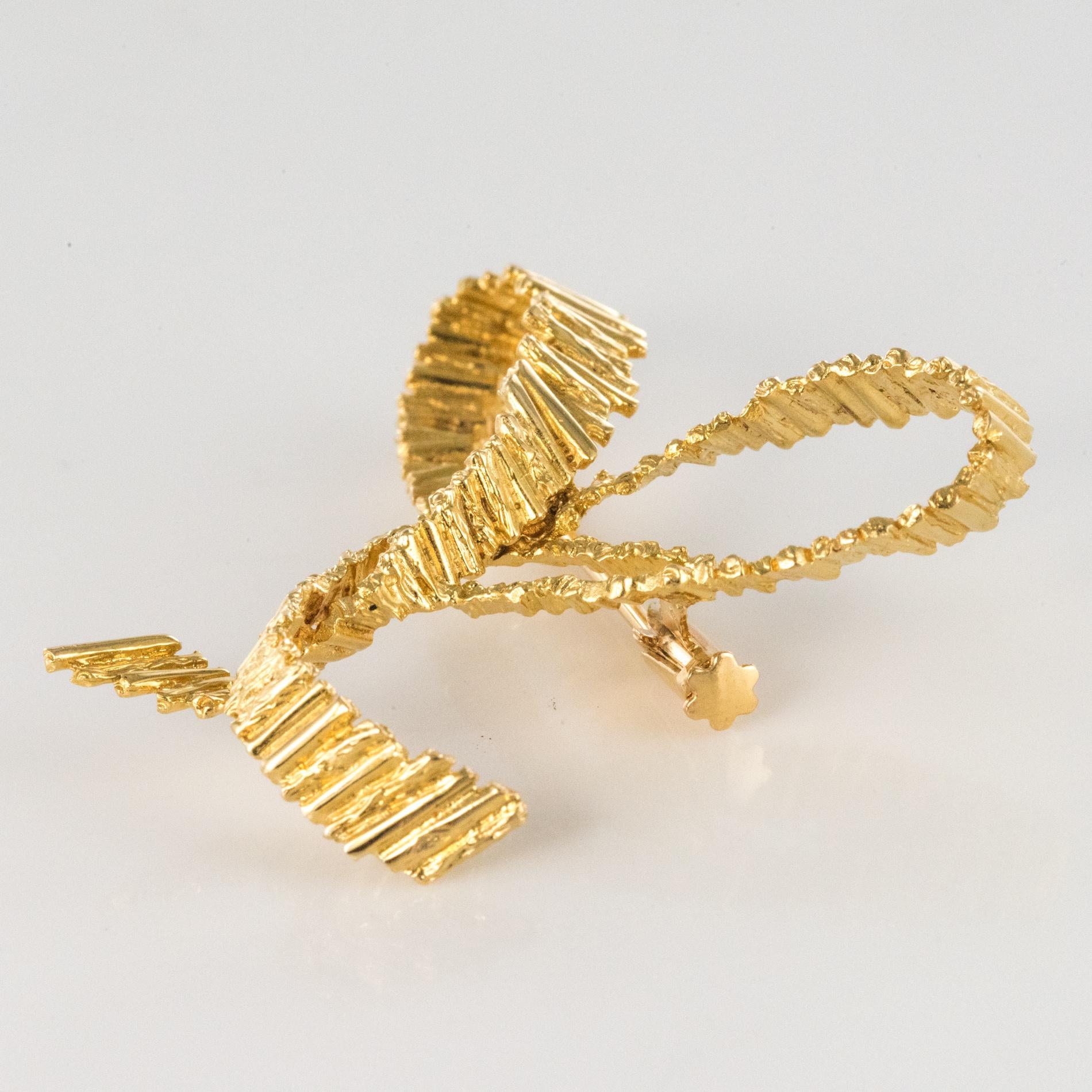 Retro 1970s 18 Karat Yellow Gold Bow Brooch For Sale