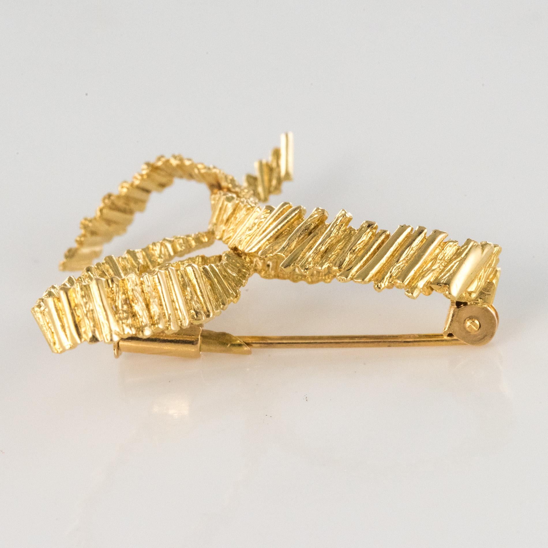 1970s 18 Karat Yellow Gold Bow Brooch For Sale 2