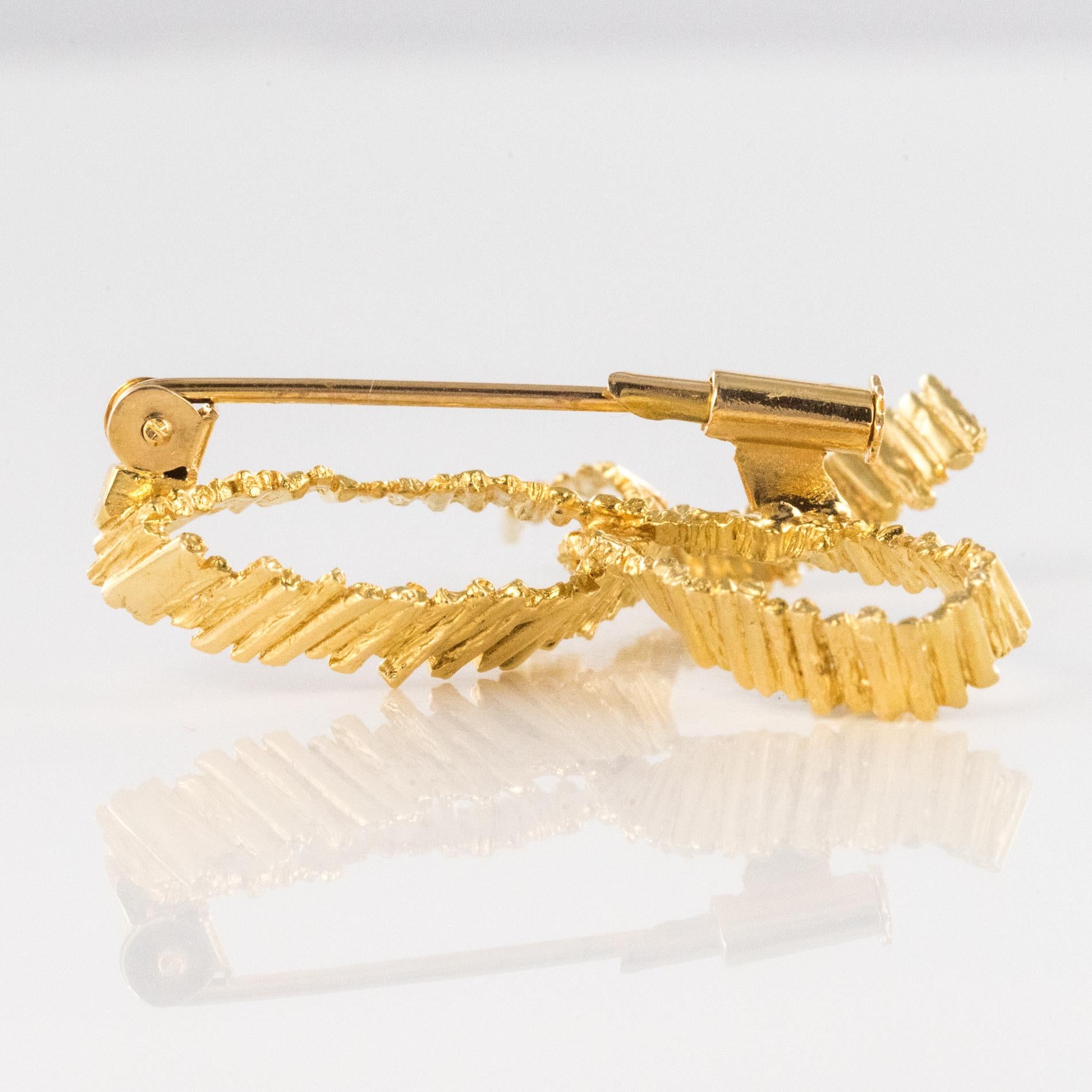 1970s 18 Karat Yellow Gold Bow Brooch For Sale 4
