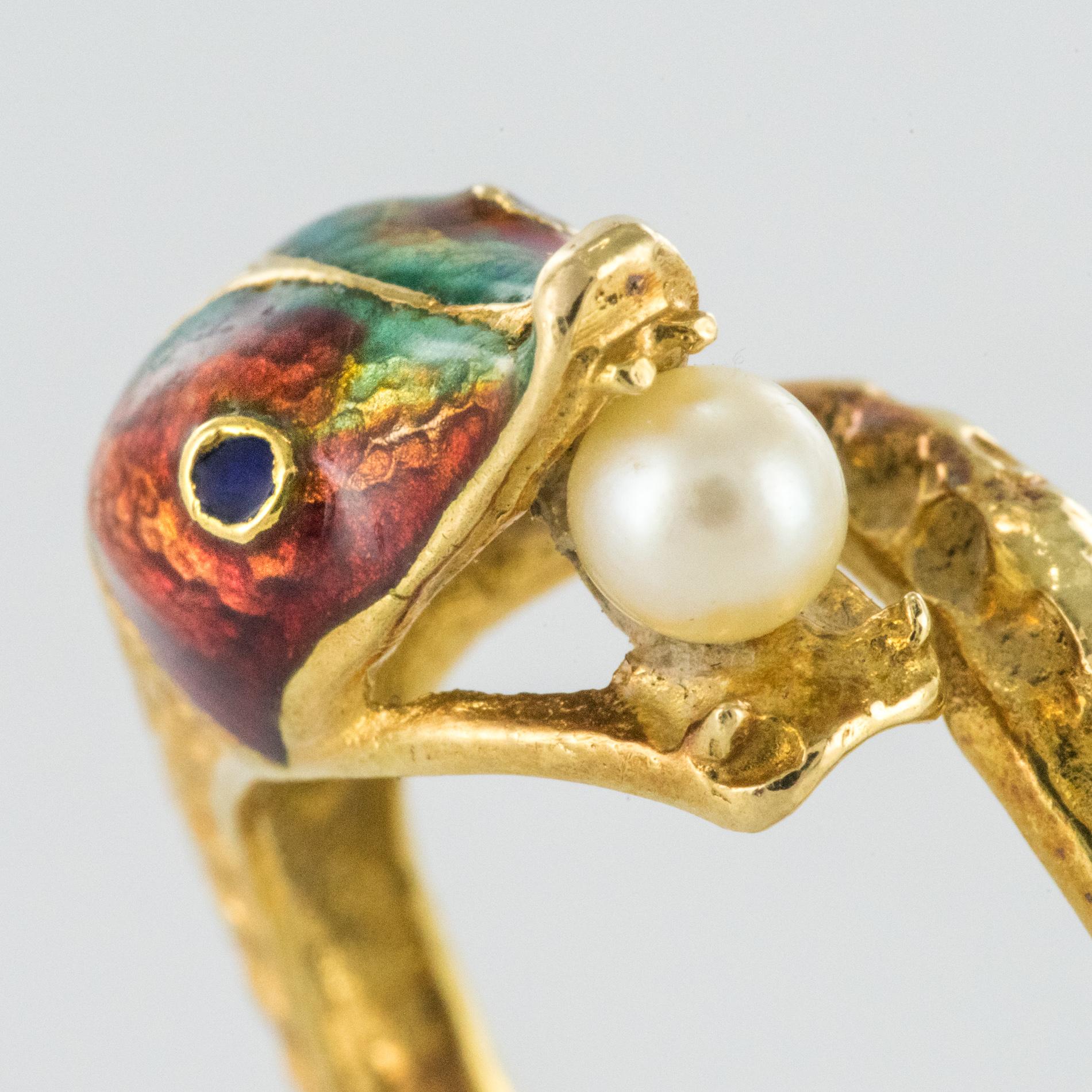 1970s 18 Karat Yellow Gold Cultured Pearl Enamel Snake Ring In Excellent Condition In Poitiers, FR