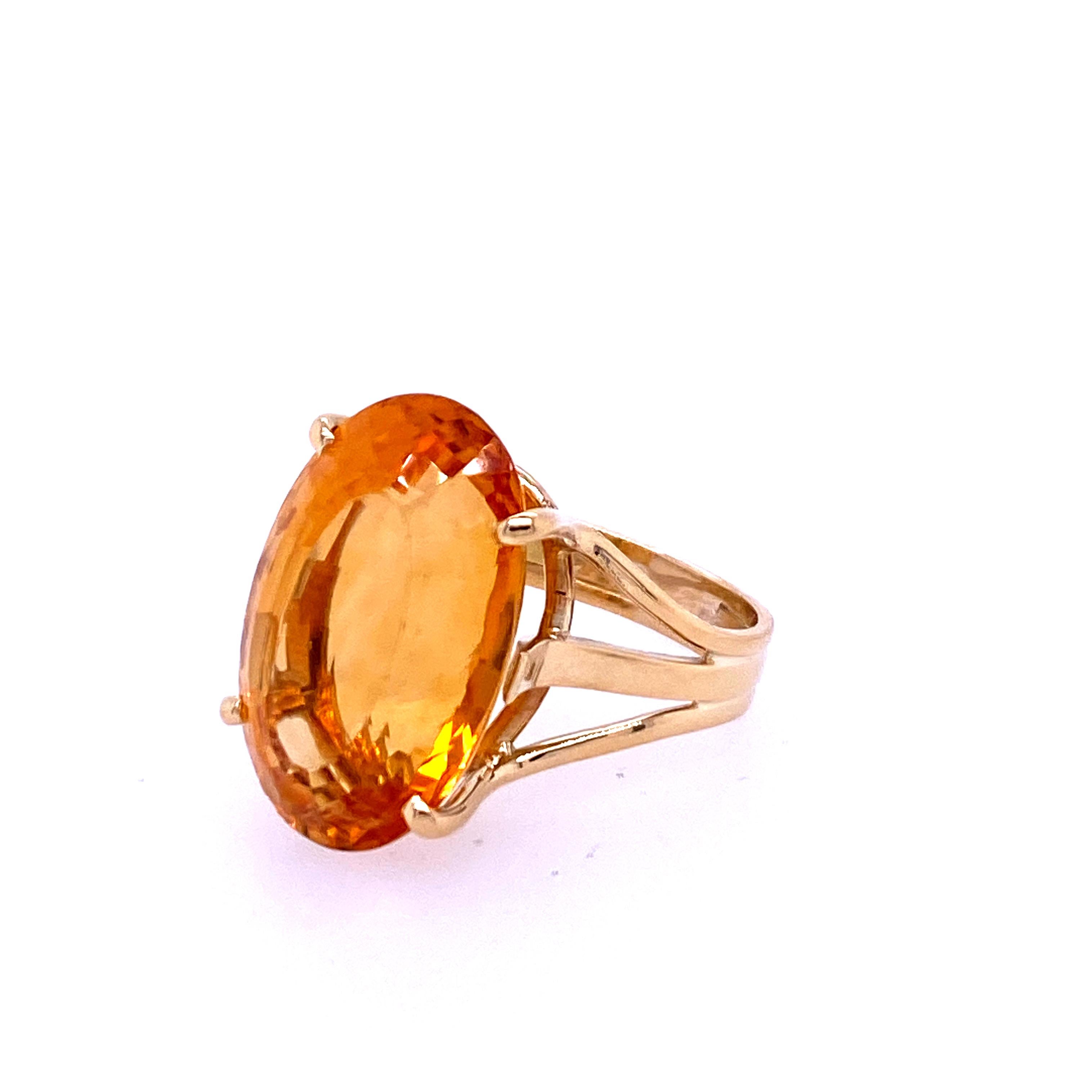 Oval Cut 1970s 18 Karat Yellow Gold Oval Golden Citrine Ring