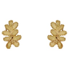1970s 18 Karat Yellow Gold Textured Leaf Clip-on Earrings