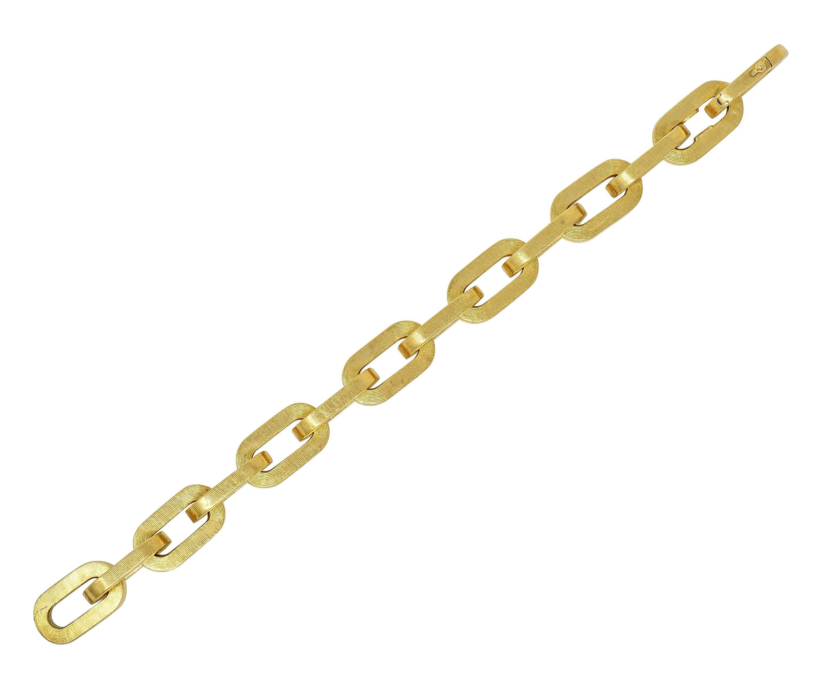 1970's 18 Karat Yellow Gold Vintage Brushed Cable Link Chain Bracelet In Excellent Condition In Philadelphia, PA