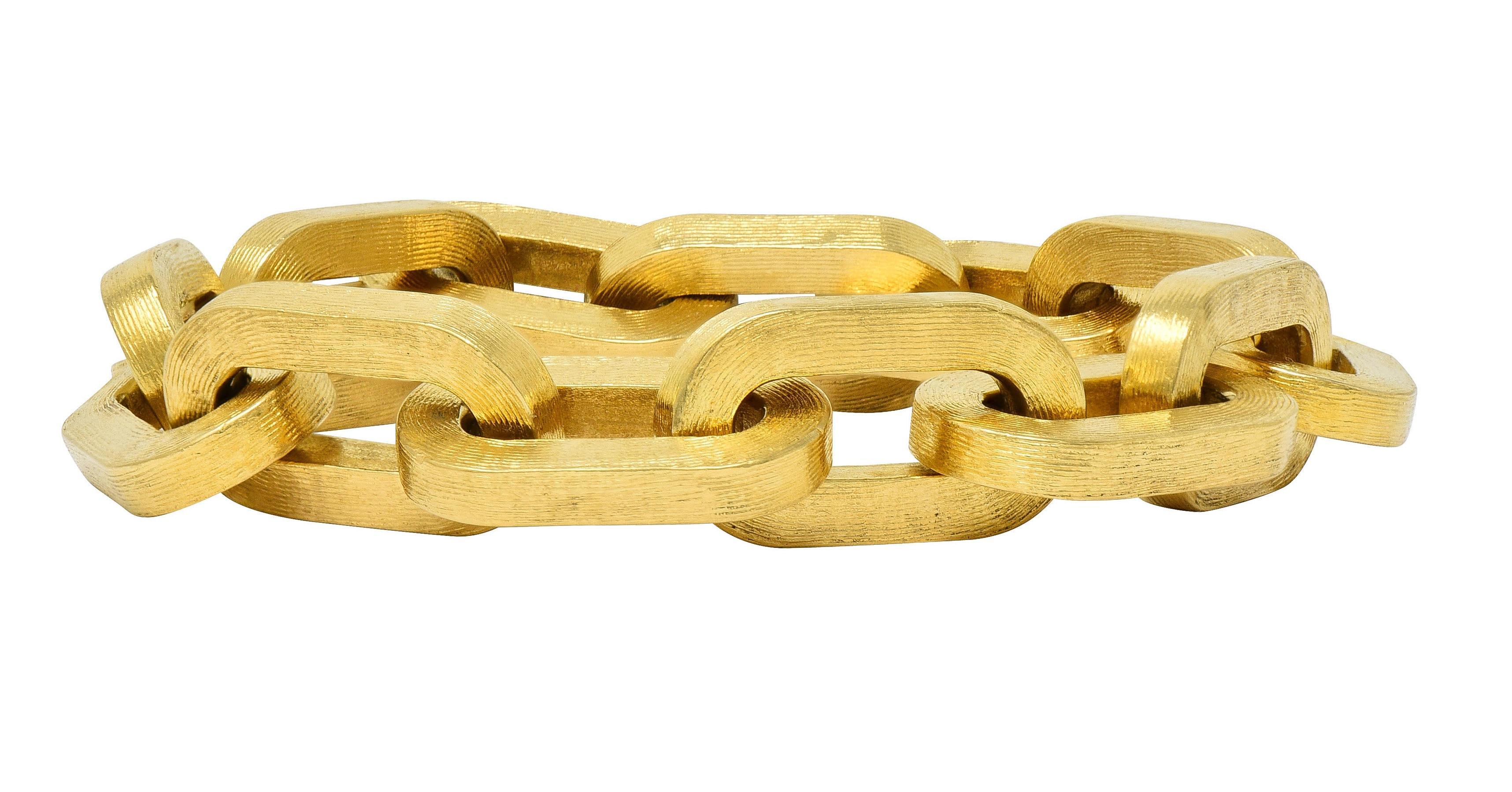 Women's or Men's 1970's 18 Karat Yellow Gold Vintage Brushed Cable Link Chain Bracelet