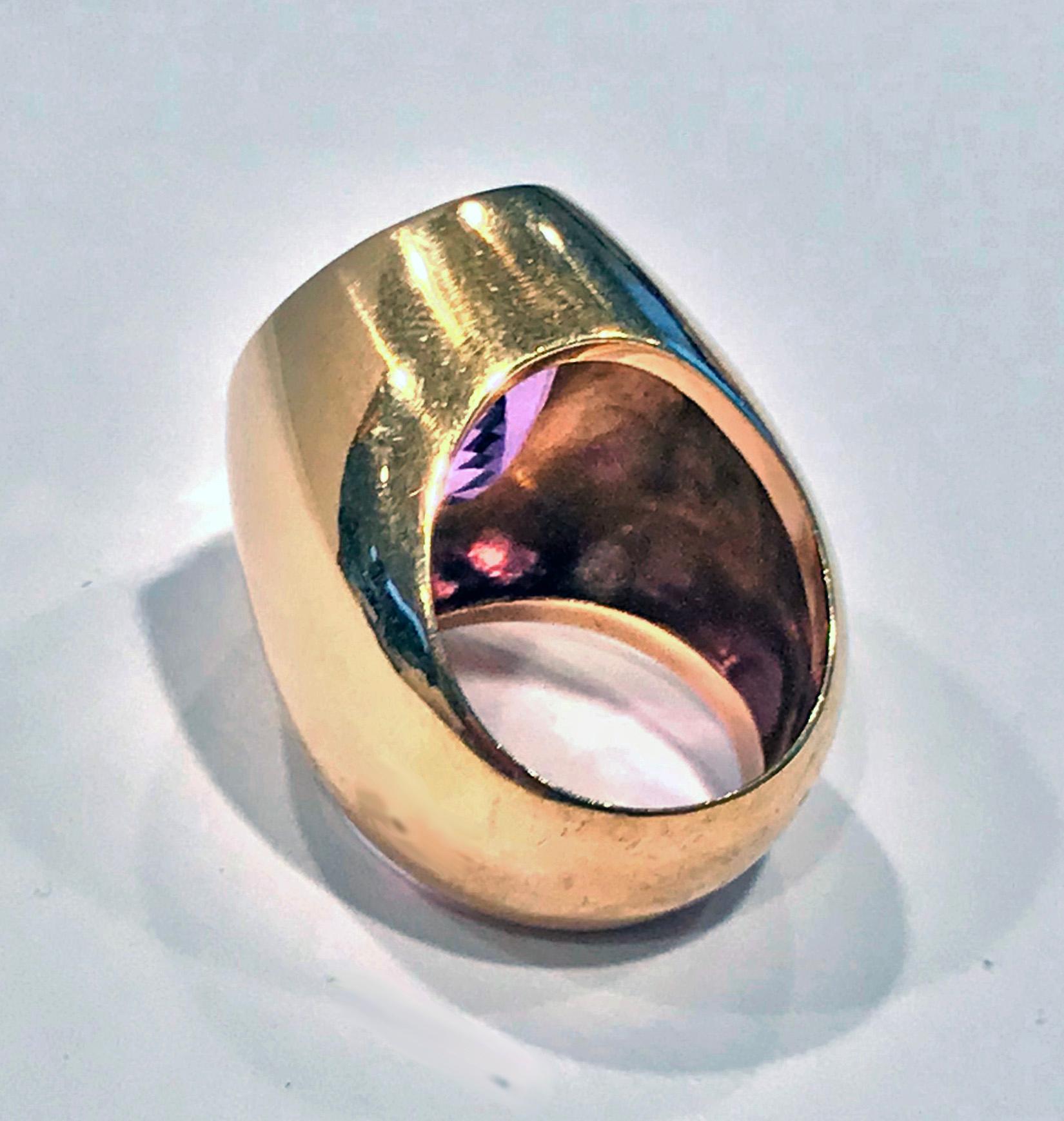 1970s 18 Karat Amethyst Large Ring In Good Condition For Sale In Toronto, ON