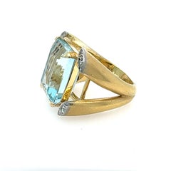 1970s 18K Gold 12.00 Carat Aquamarine Diamond Ring