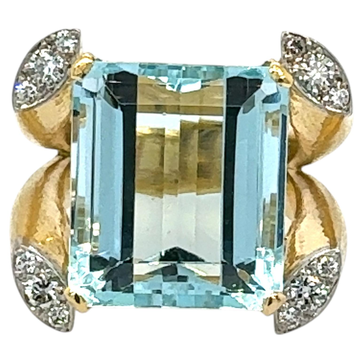 Anillo de diamantes de aguamarina de 12,00 quilates en oro de 18 quilates de los años 70 en venta