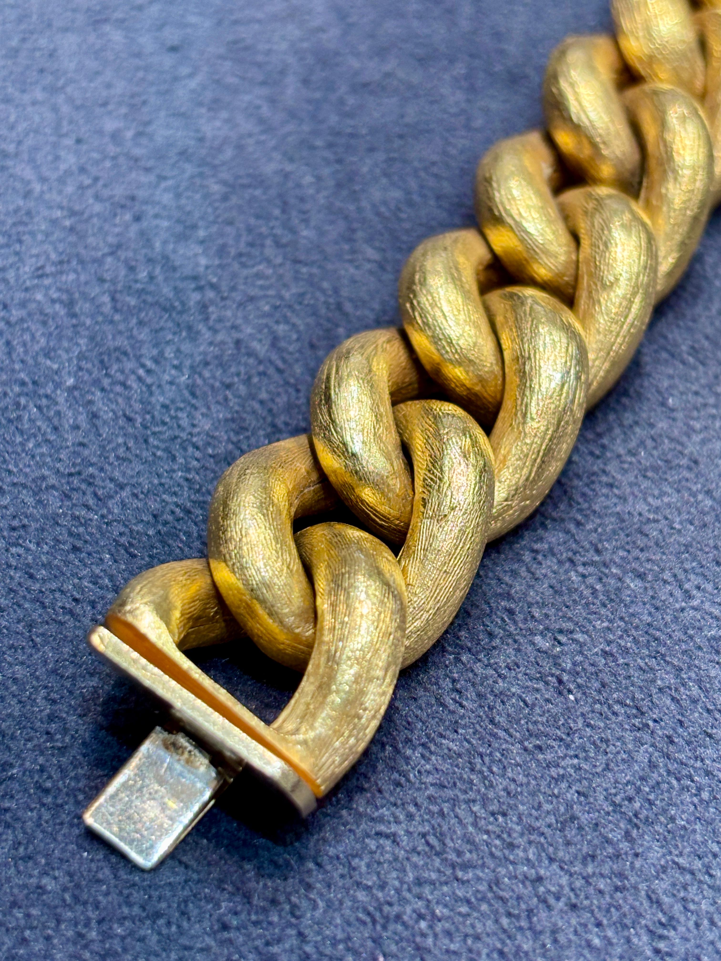 Women's or Men's 1970s 18k gold engraved chain bracelet For Sale