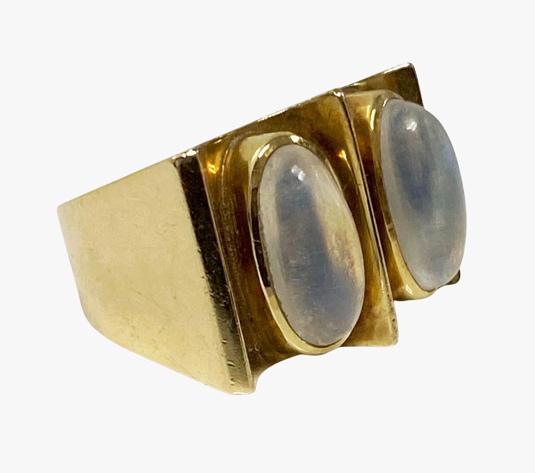 Moderniste Bague moderniste en pierre de lune 18K des années 1970 en vente