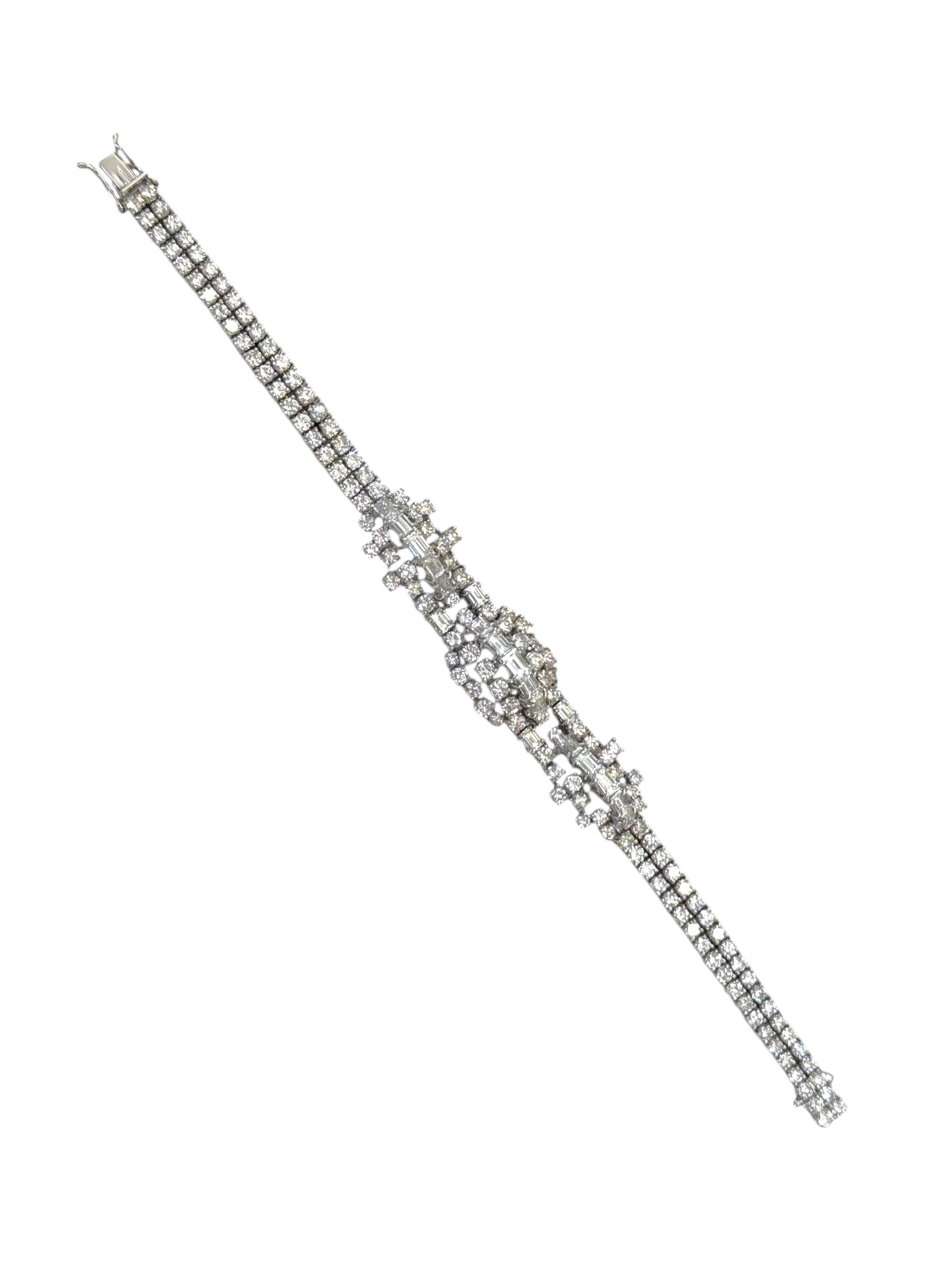 Bracciale con diamanti in oro bianco 18 carati e platino degli anni '70 in vendita 12