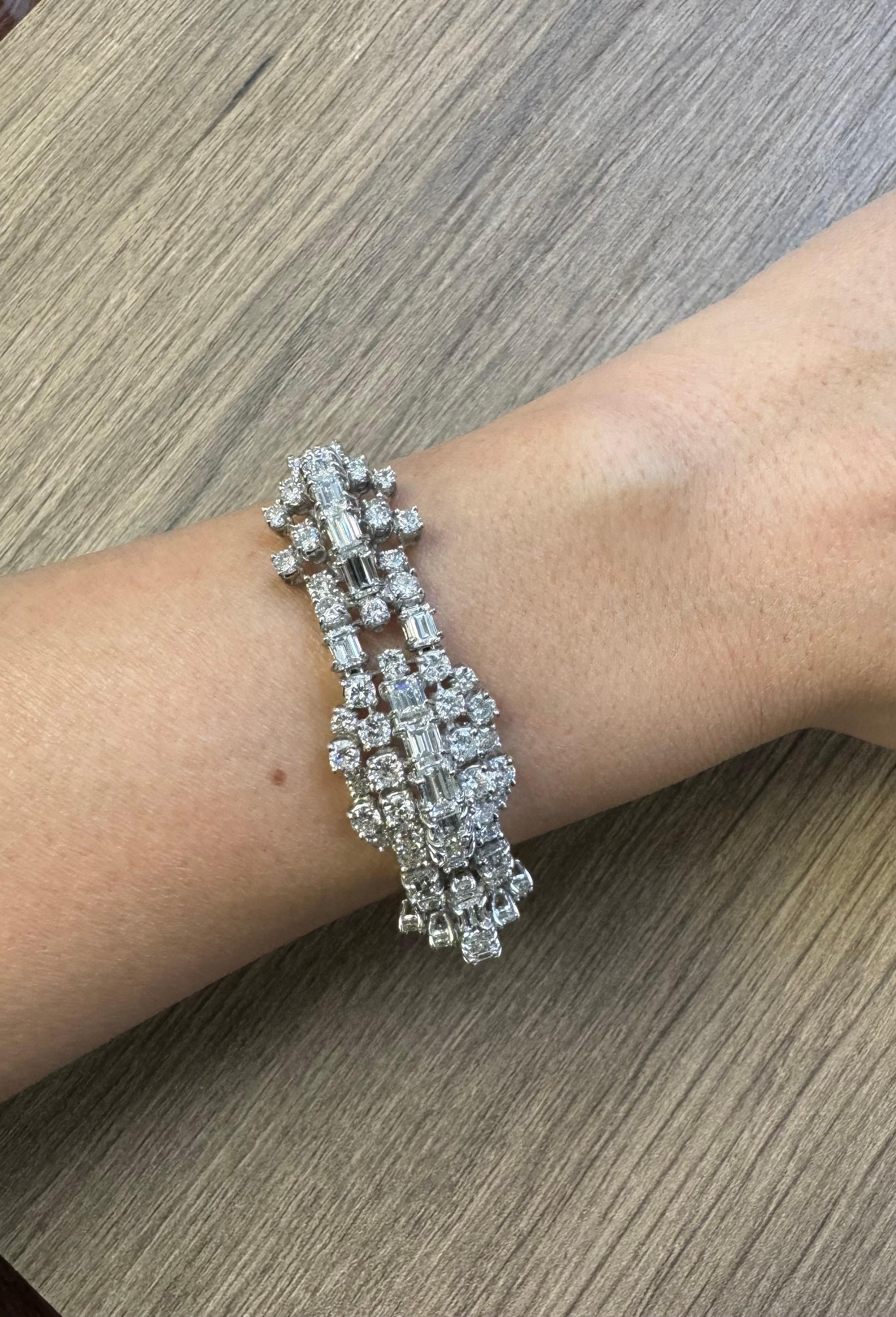 Brilliant Cut 1970s 18K White Gold and Platinum Diamond Bracelet For Sale