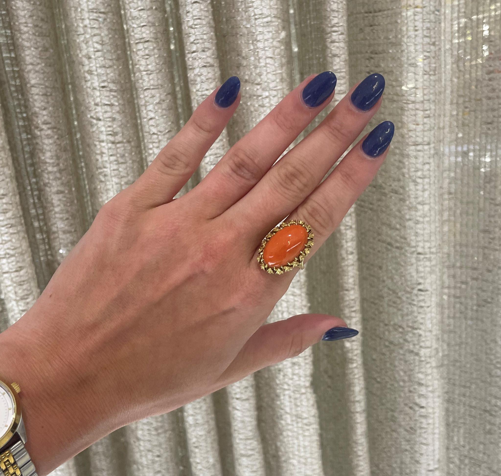 Cabochon 1970s 18k Yellow Gold Coral Cocktail Ring