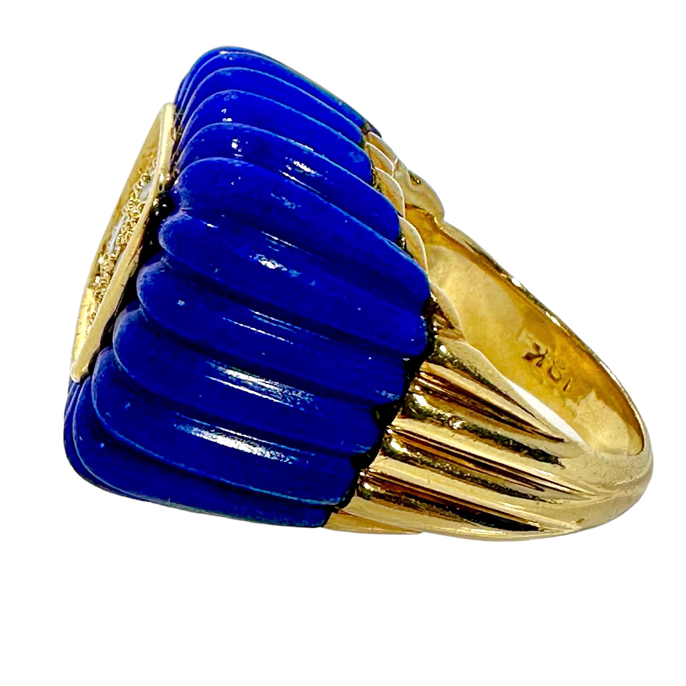 1970's 18K Yellow Gold, Diamond & Vivid Blue, Fluted, Lapis-Lazuli Cocktail Ring In Good Condition For Sale In Palm Beach, FL