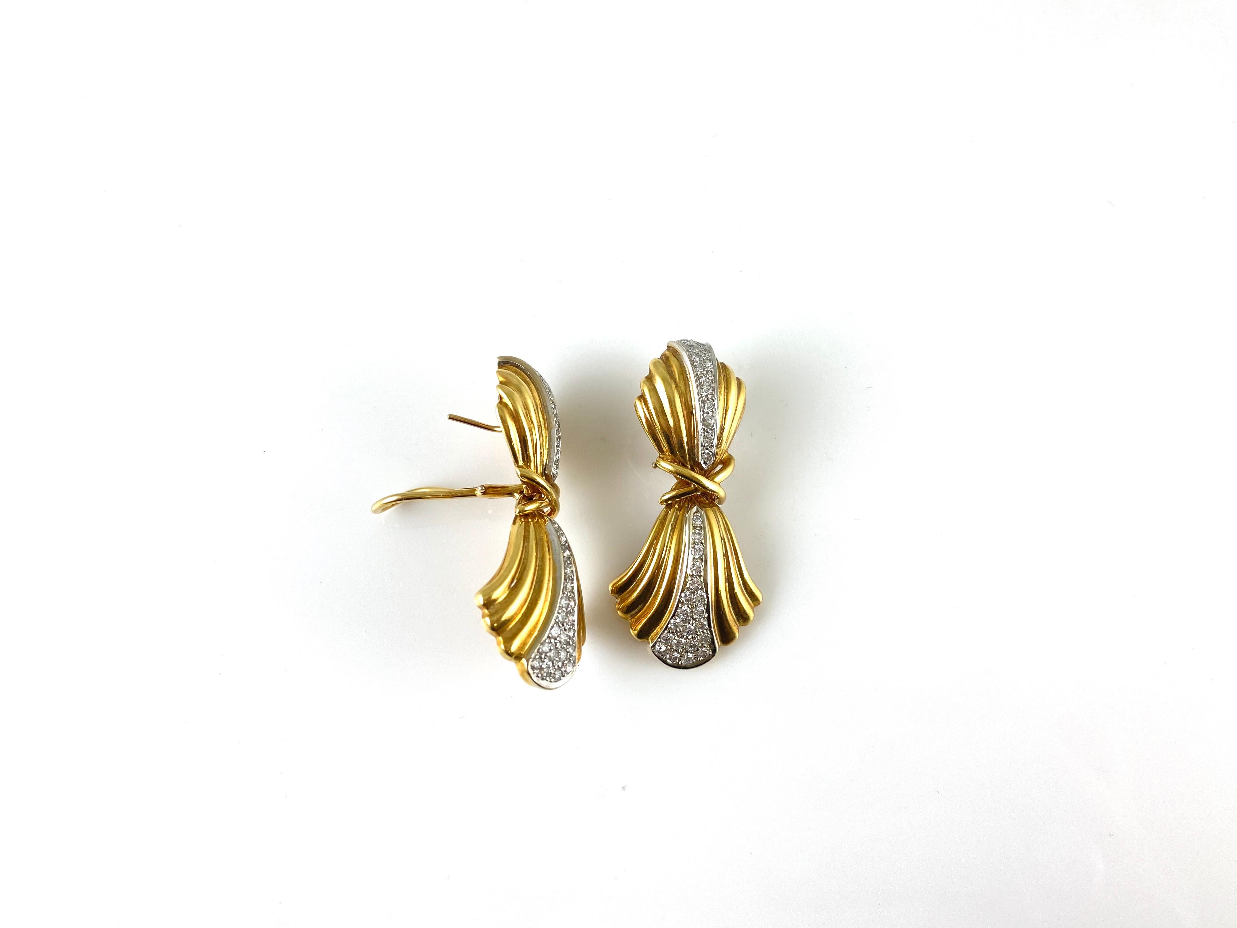 The earrings are finely crafted in 18k yellow gold with diamonds weighing approximately total of 2.00 carat.
Circa 1970.