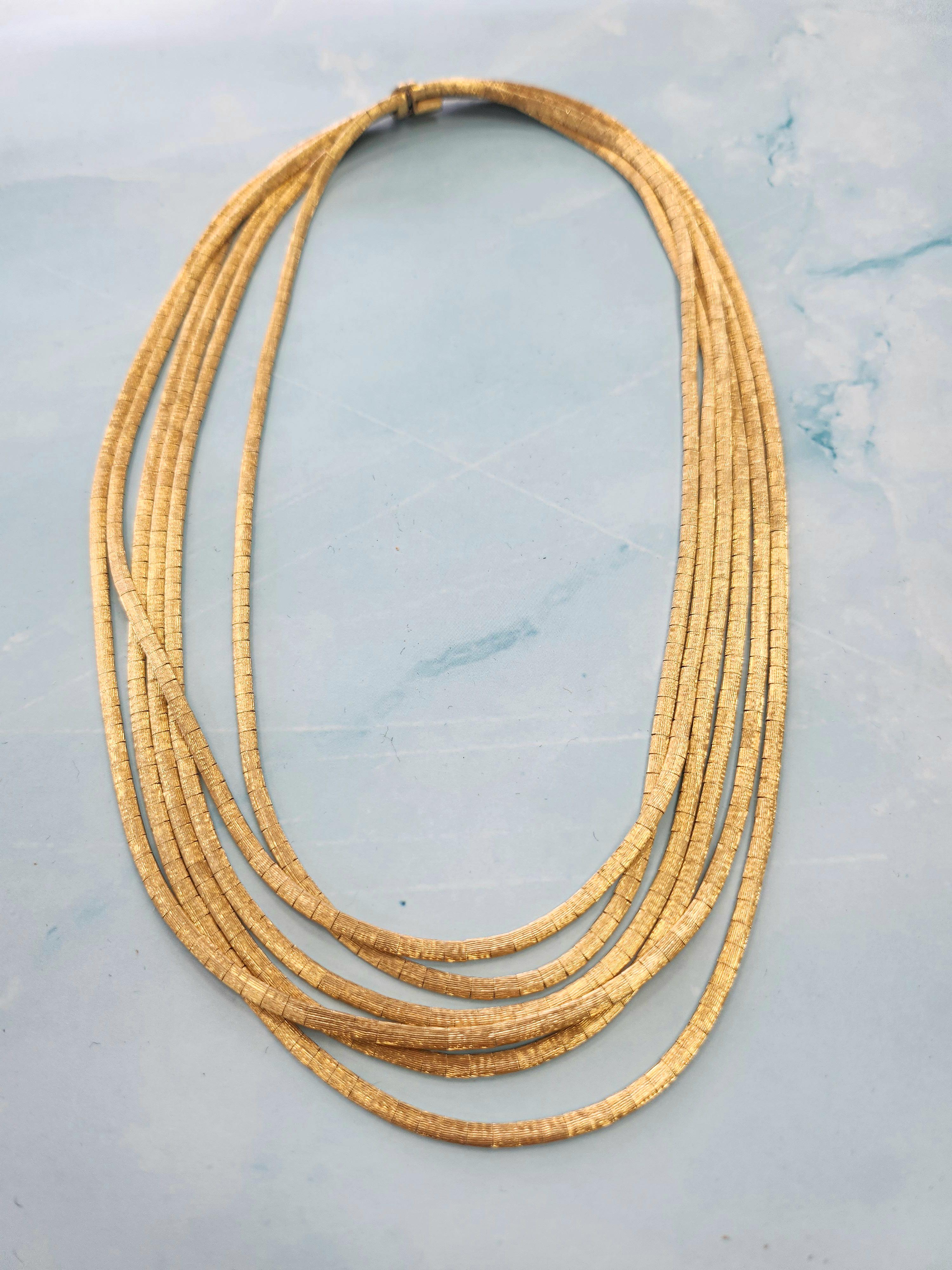 Collar de malla de oro amarillo de 18 quilates de los años 70 96,5 gramos de oro cepillado en venta 3