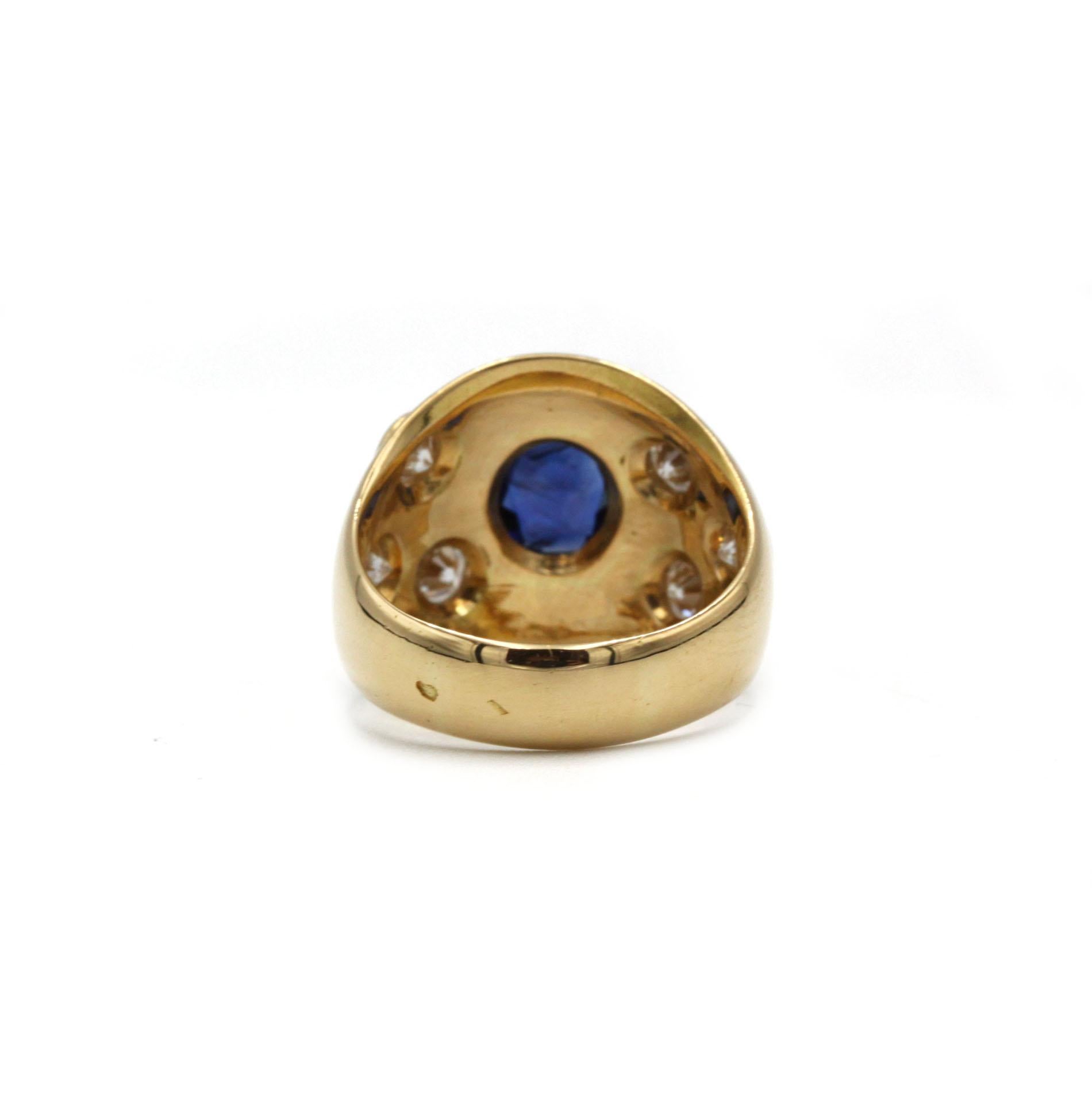 Donna Anello a cupola con zaffiro e diamante in oro giallo 18 carati degli anni '70 in vendita