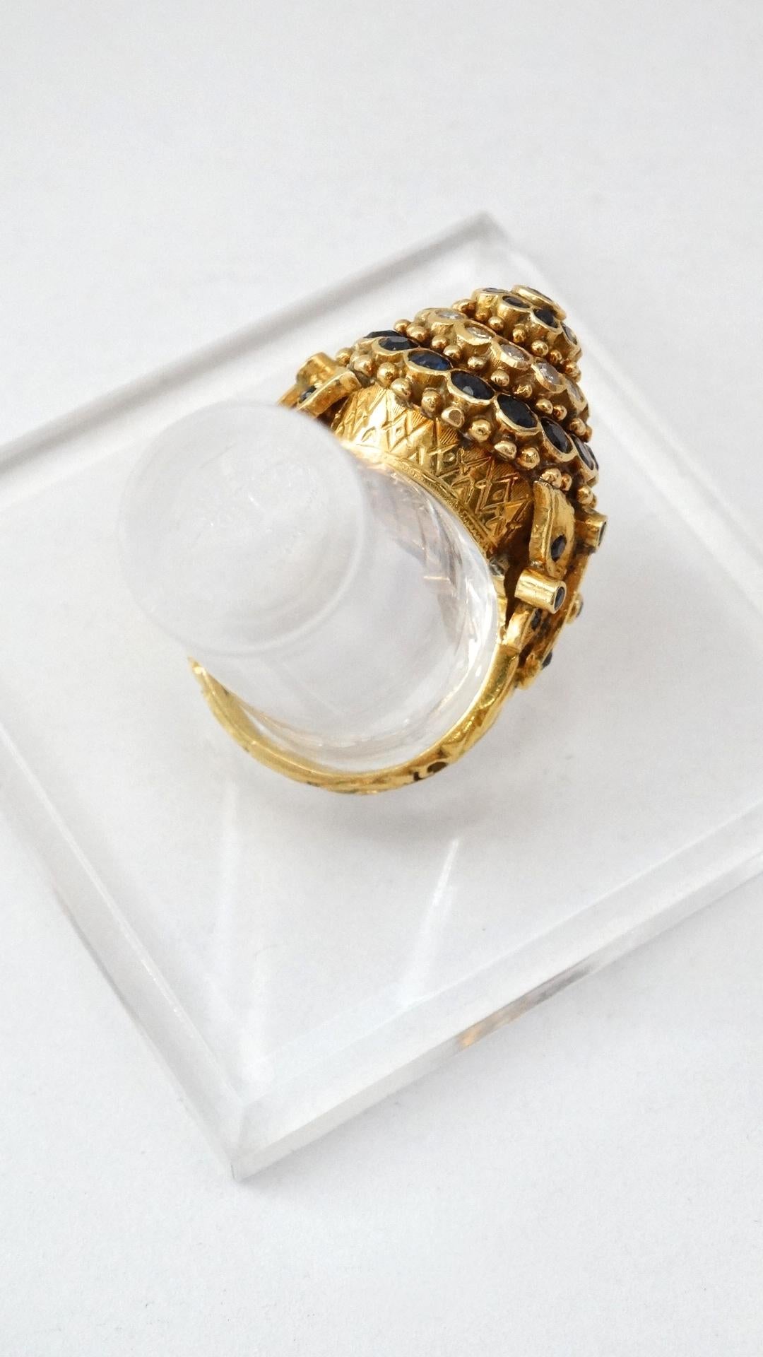 Women's or Men's 1970s 18K Yellow Gold & Sapphire Princess Ring 