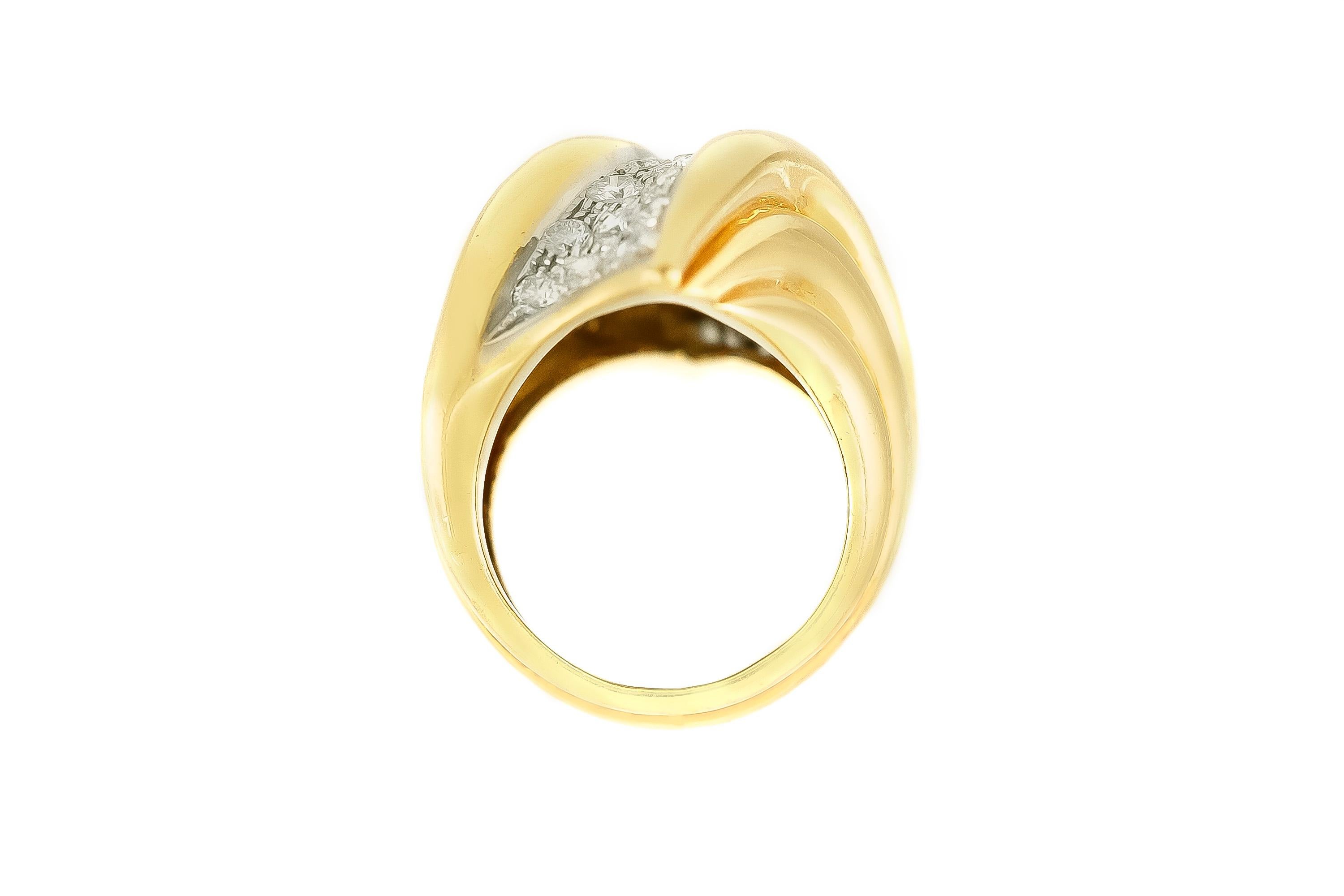 The ring is finely crafted in 18k yellow gold with diamonds weighing approximately total of 1.50 carat.
Circa 1970.

