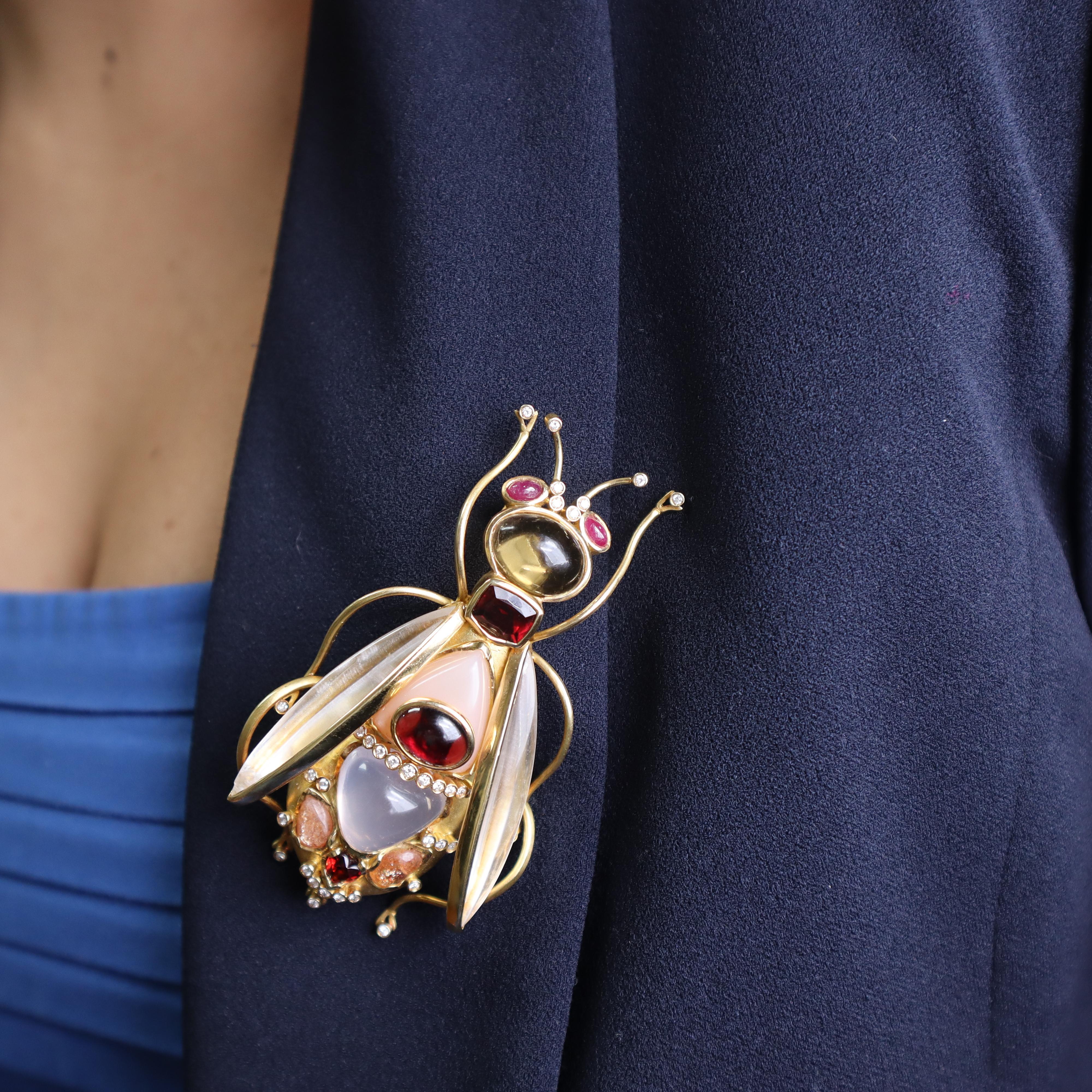 1970 Or 18kt Broche Abeille Pendentif Diamant Rubis Opale Cristal de roche Tourmaline Unisexe en vente