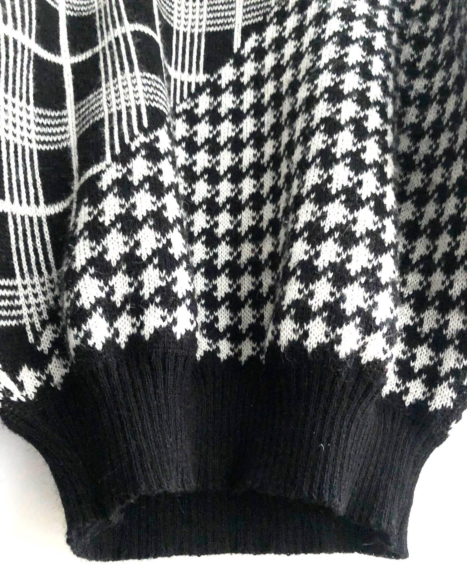 1970s/1980s Christian Dior Black and White Bat Wing Houndstooth Print Sweater  In Good Condition In London, GB