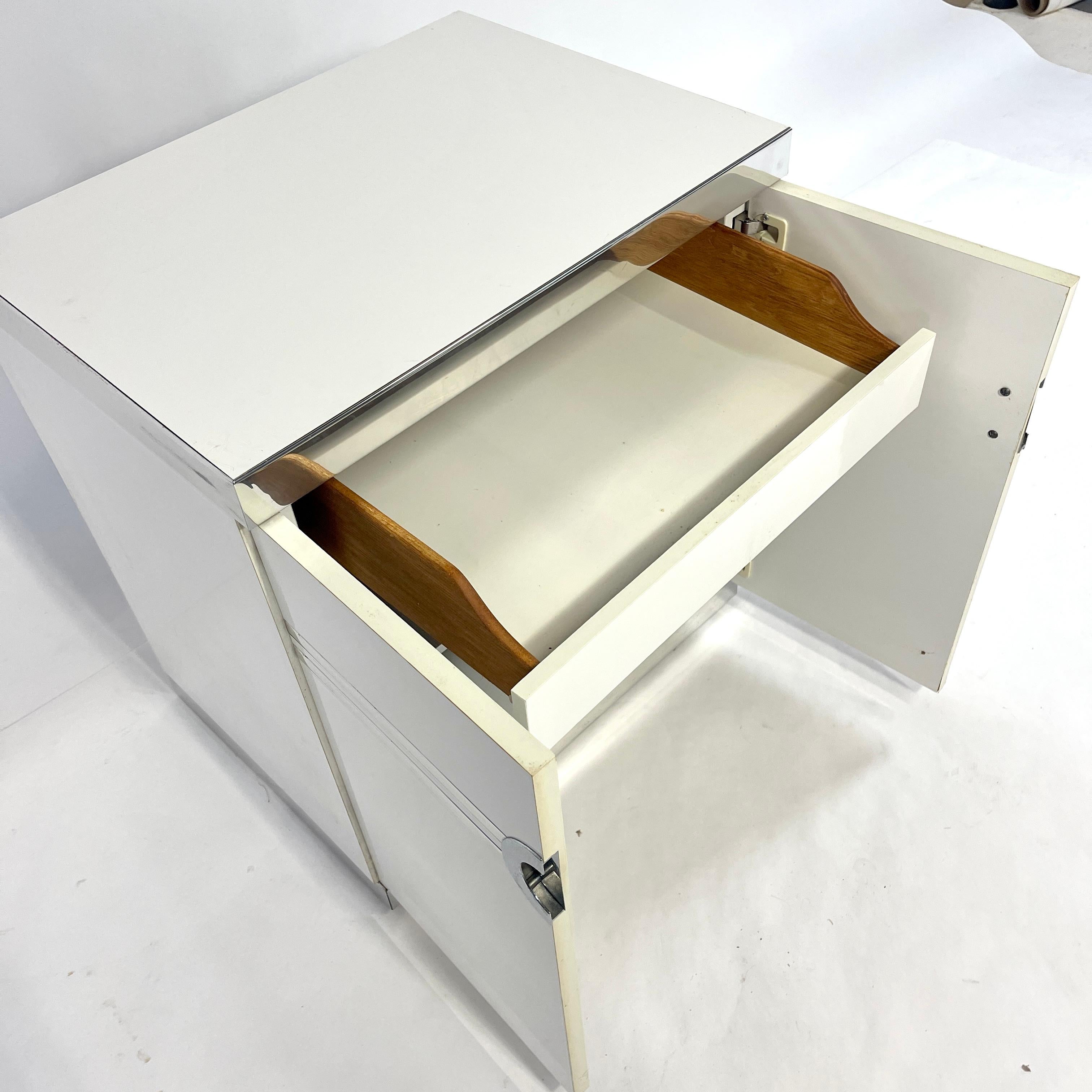1970s / 1980s Postmodern Deco twist Pierre Cardin Nightsatnds in White & Chrome For Sale 7