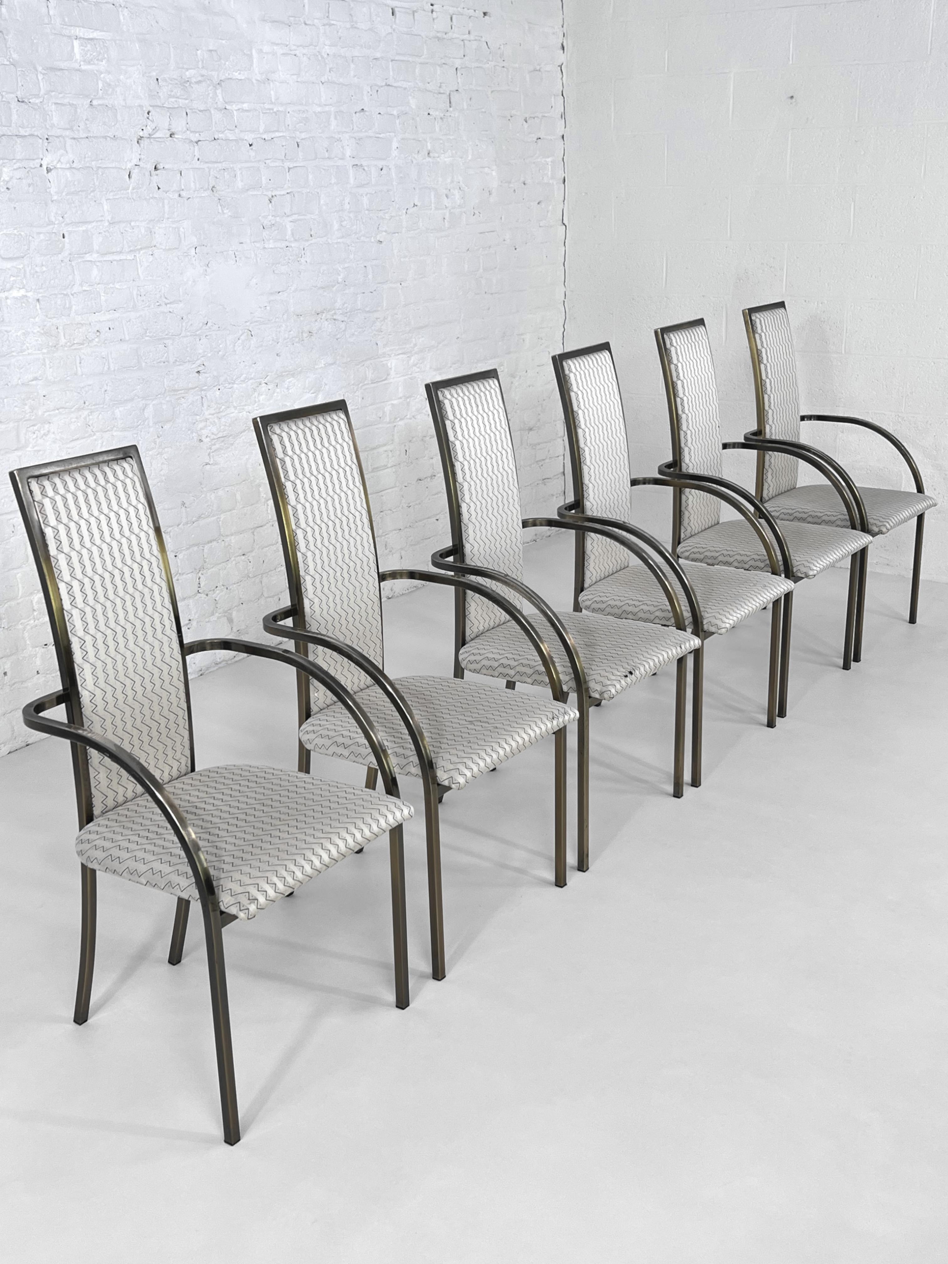 Satz von sechs Stühlen Design 1970er - 1980er Jahre Metall und Stoff von Belgo Chrom
BC Design, weltweit besser bekannt als Belgo Chrome, war (das Haus existiert heute nicht mehr) auf das Design und die Produktion von hochwertigen Möbeln,