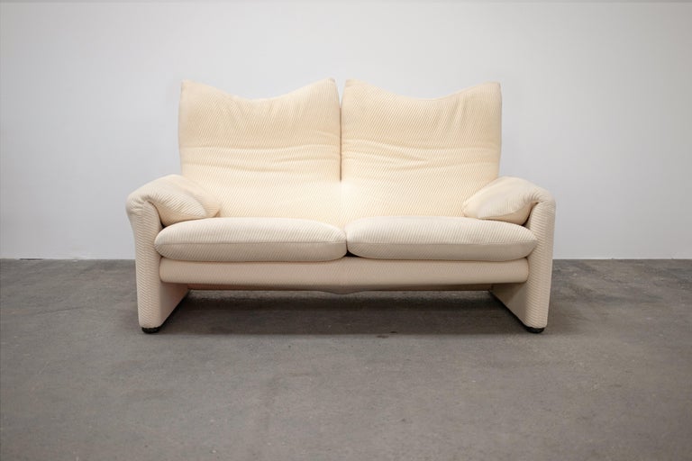 1970s 2-Seater Maralunga Sofas by Vico Magistretti for Cassina For Sale 3