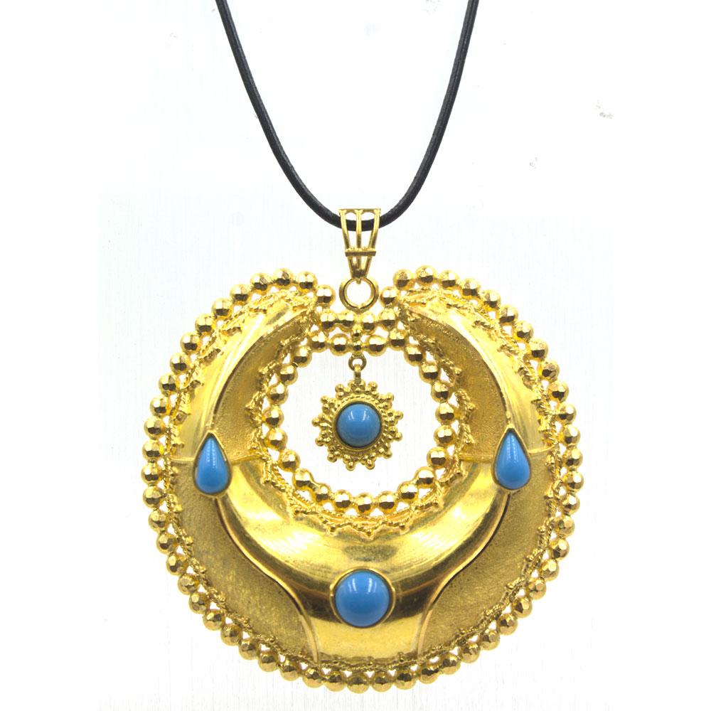 1970s 21 Karat Yellow Gold Turquoise Medallion Pendant In Excellent Condition In Boca Raton, FL