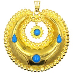 1970s 21 Karat Yellow Gold Turquoise Medallion Pendant 1970s 21 Karat Yellow Gold Turquoise Medallion Pendant