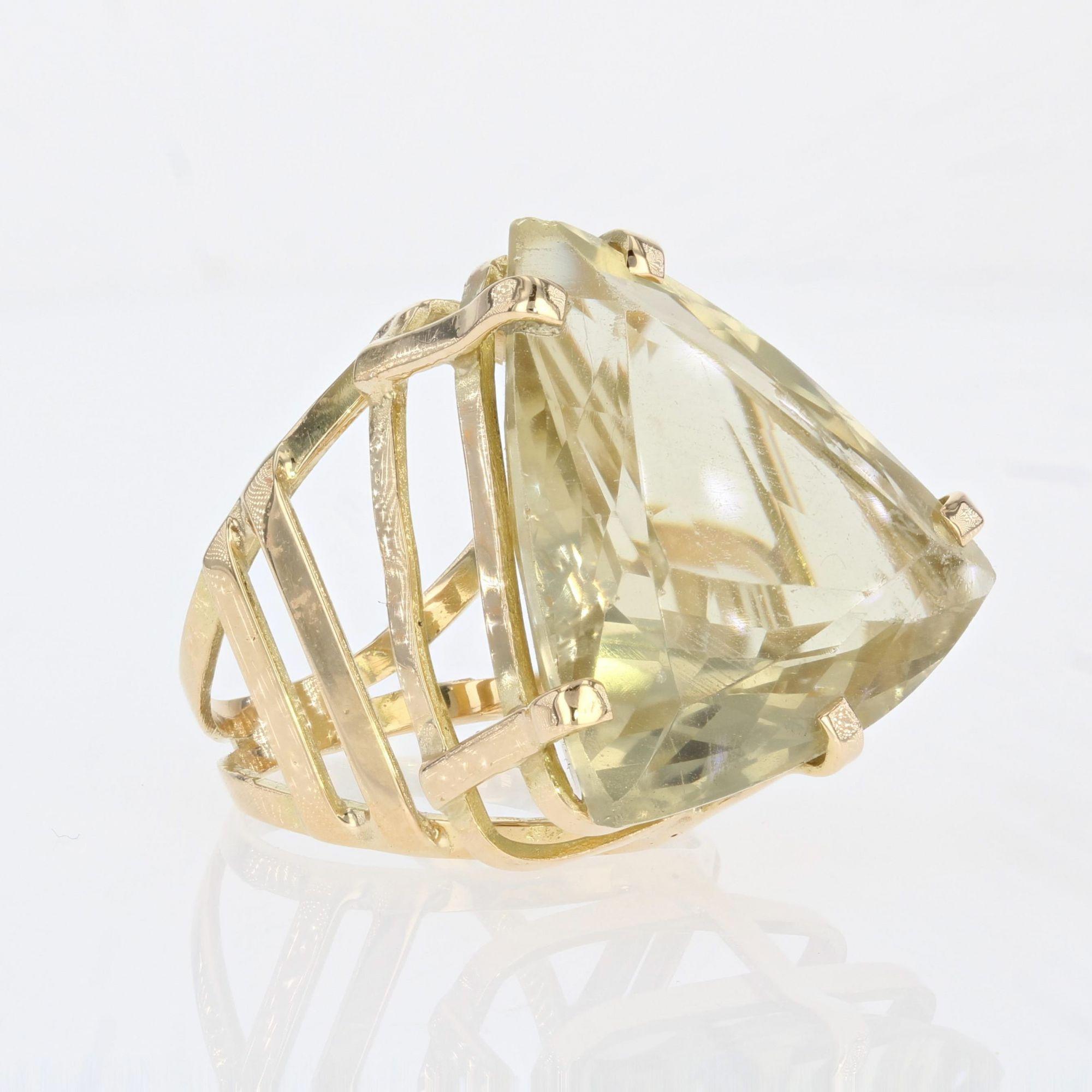 1970s 23 Carat Quartz Lemon 18 Karat Yellow Gold Setting Cocktail Ring In Good Condition For Sale In Poitiers, FR