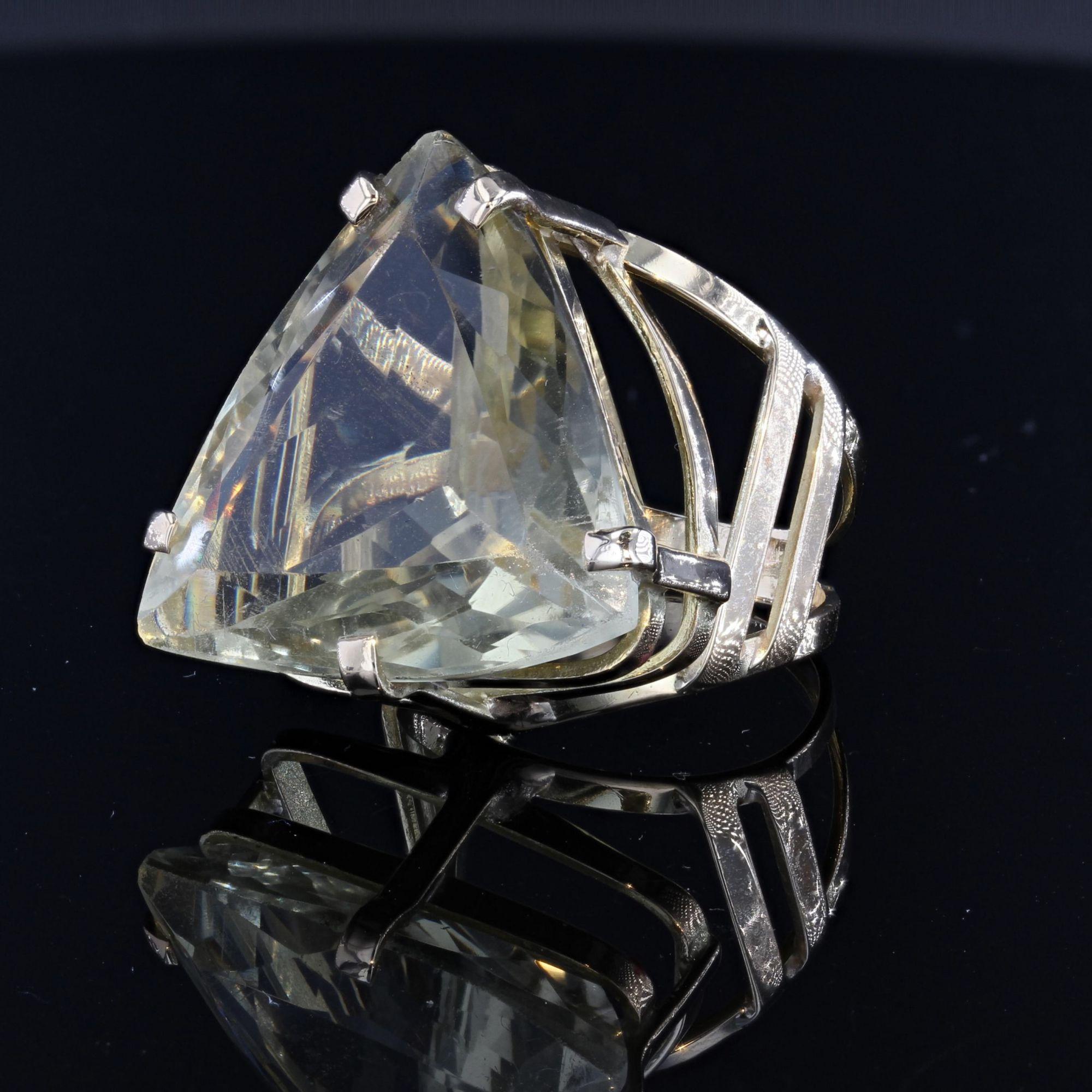 1970s 23 Carat Quartz Lemon 18 Karat Yellow Gold Setting Cocktail Ring For Sale 2