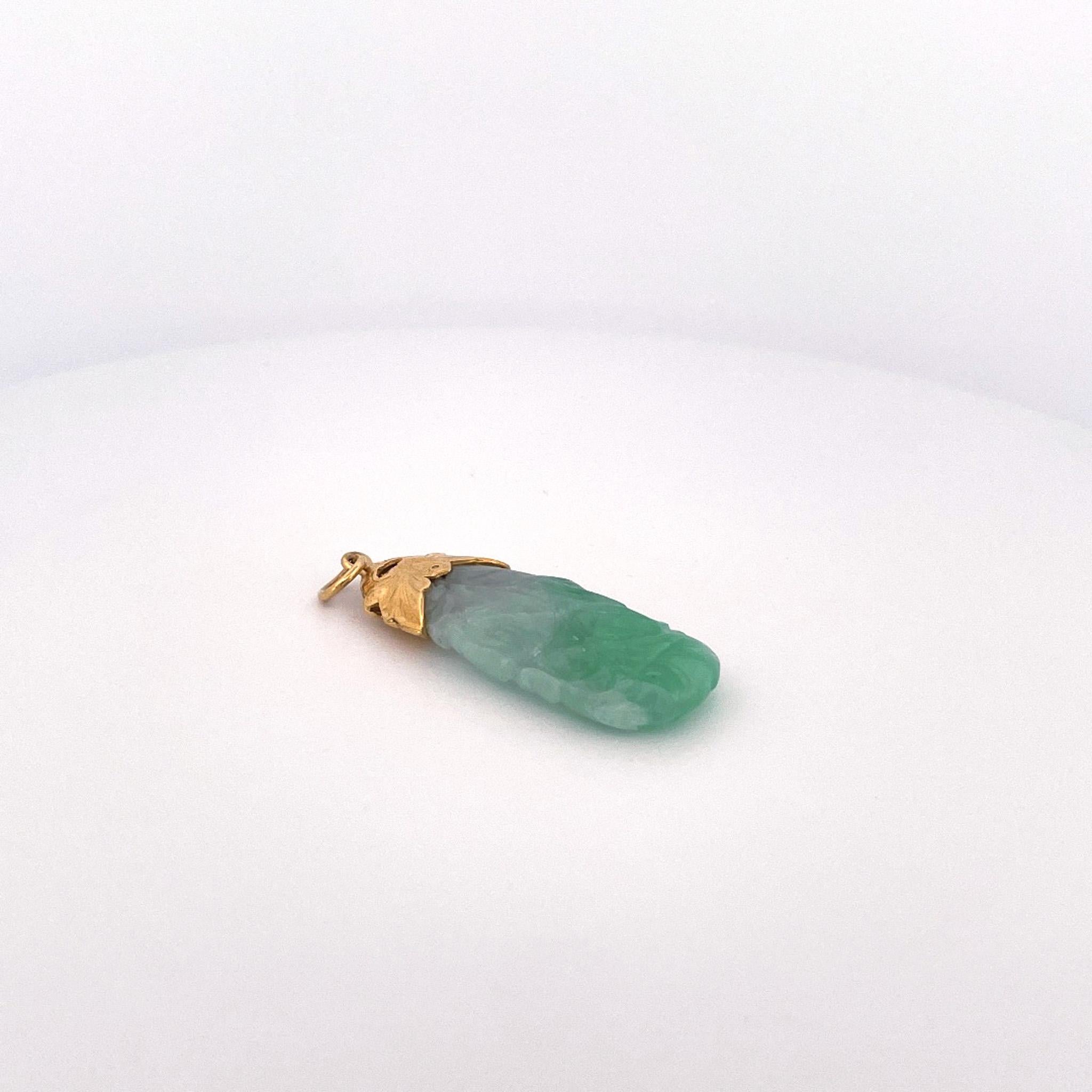 1970s 24k Yellow Gold Carved Jadeite Pendant For Sale 1