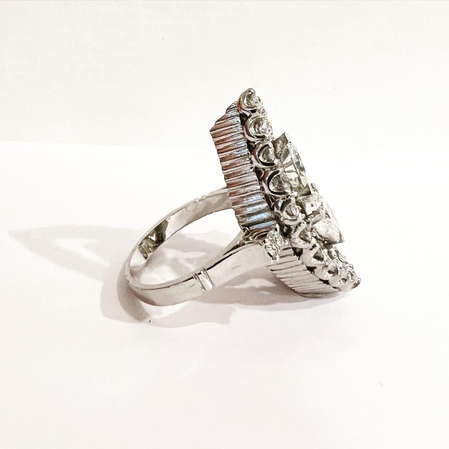 Verlobungs-/Cocktailring aus Platin mit 2,9 Karat Diamant im Marquise-Schliff, 1970er Jahre (Brillantschliff) im Angebot