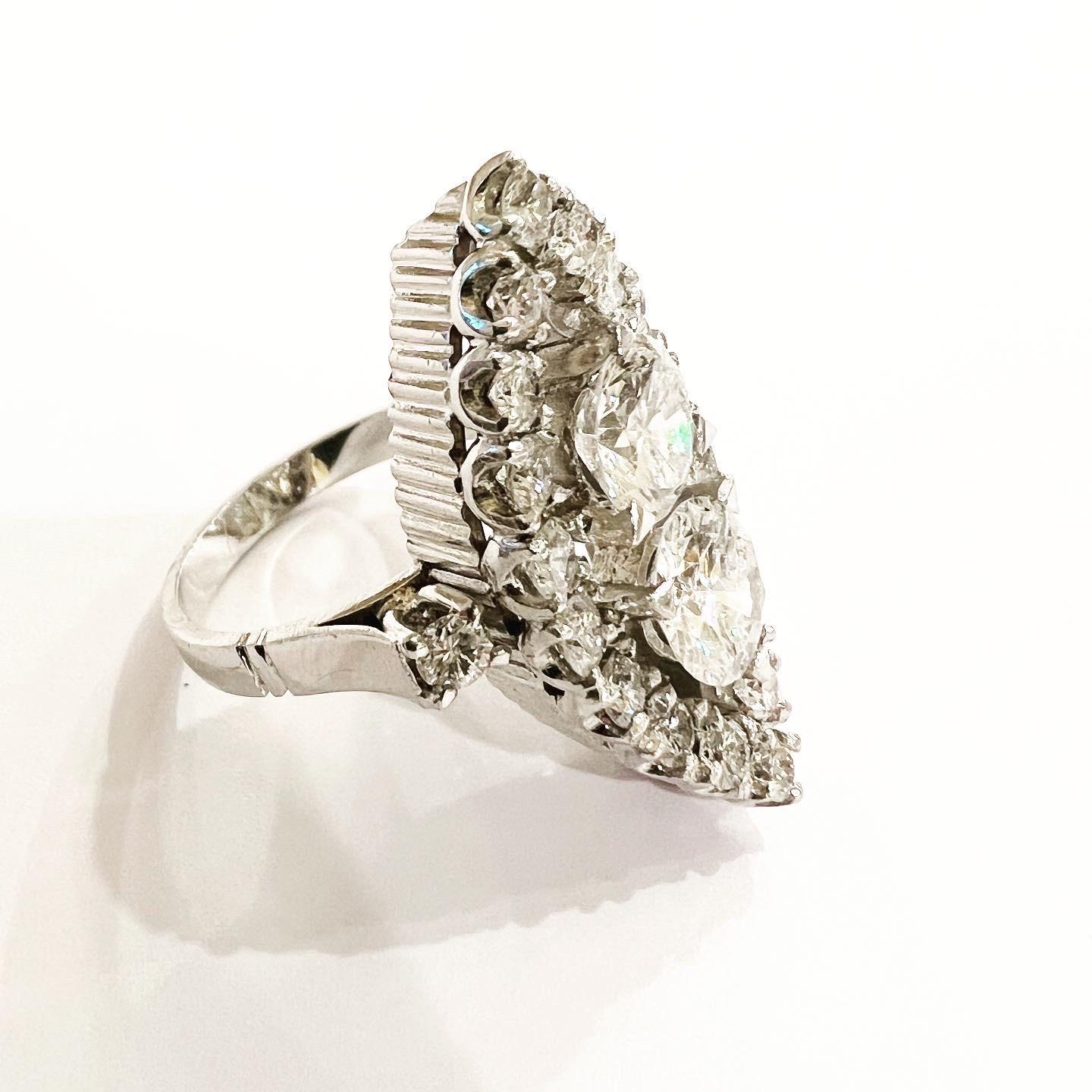 Verlobungs-/Cocktailring aus Platin mit 2,9 Karat Diamant im Marquise-Schliff, 1970er Jahre im Angebot 1