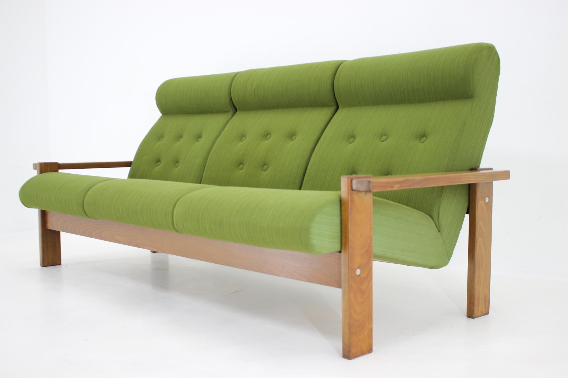 Mid-Century Modern 1970s 3-Seater Beech Sofa, Czechoslovakia For Sale
