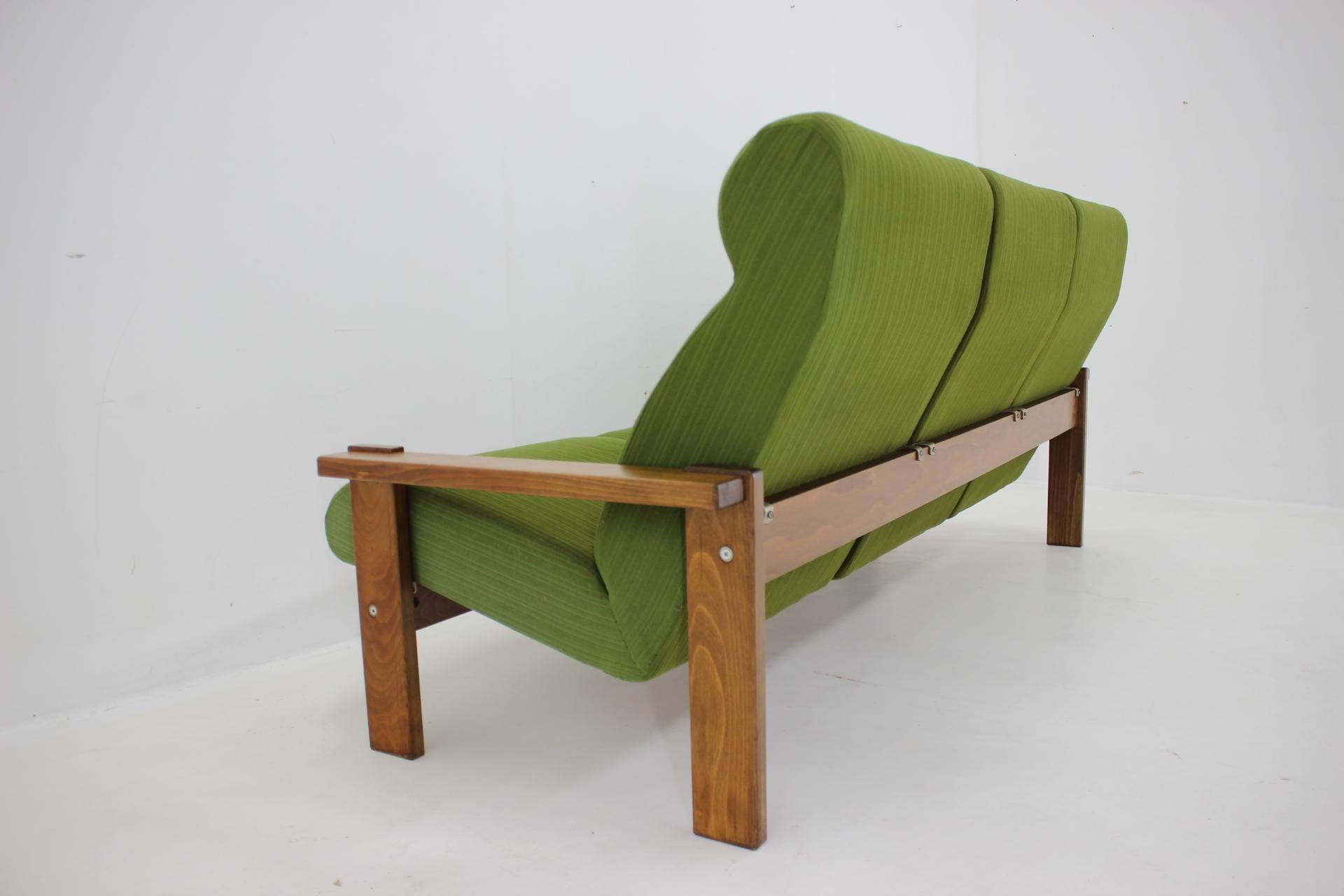 3-Sitzer-Sofa aus Buche, Tschechoslowakei, 1970er Jahre im Angebot 2