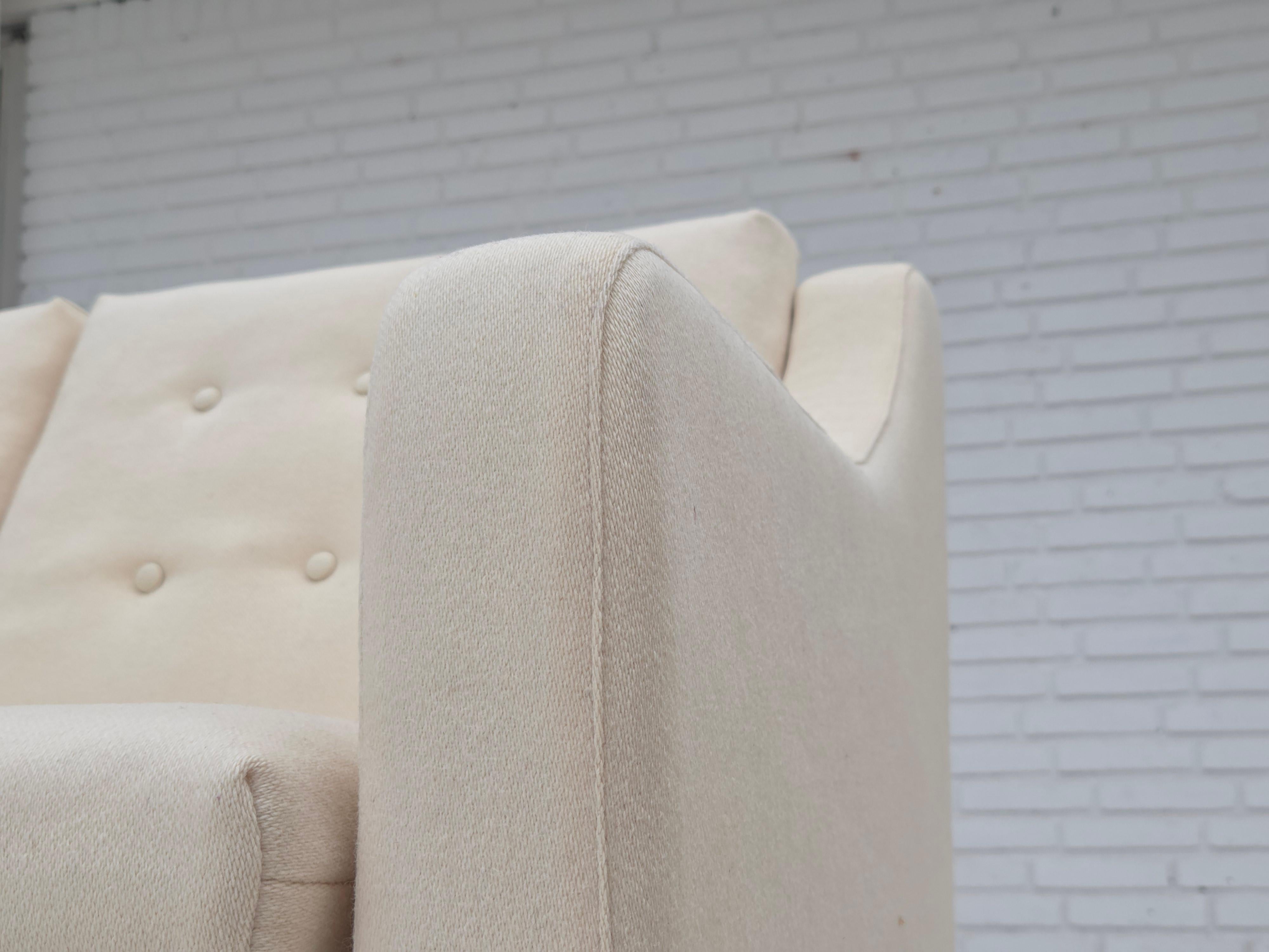 1970, canapé danois à 3 places, meubles en laine beige/blanc, pieds en bois de teck. en vente 6