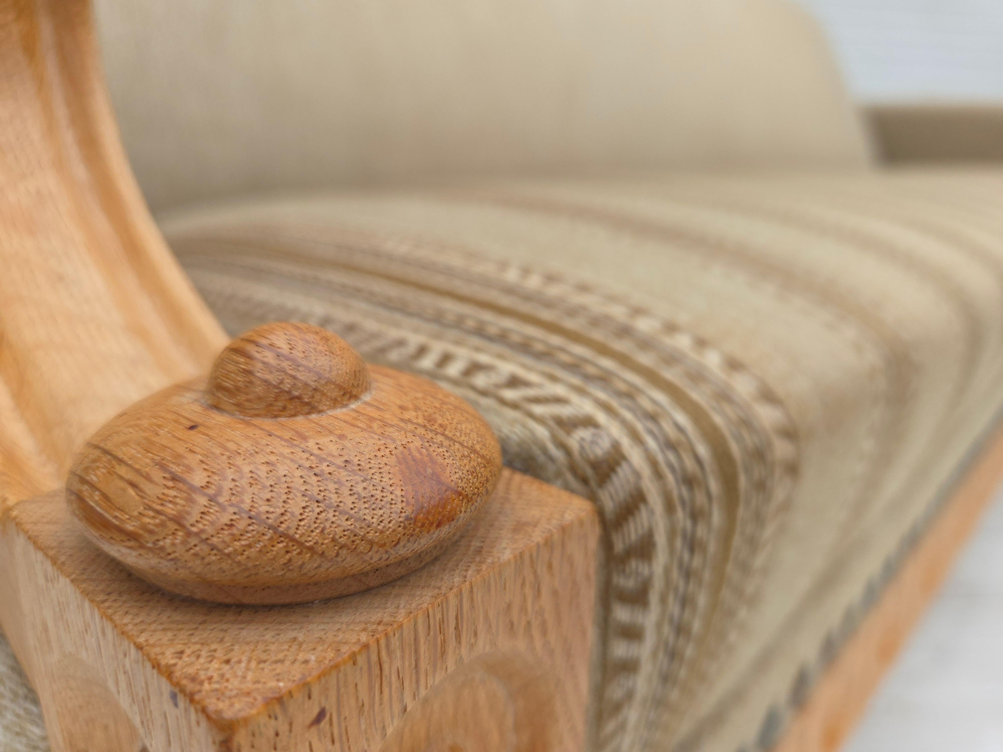 1970s, 3-seater Danish sofa, original beige furniture wool, solid oak wood. For Sale 9