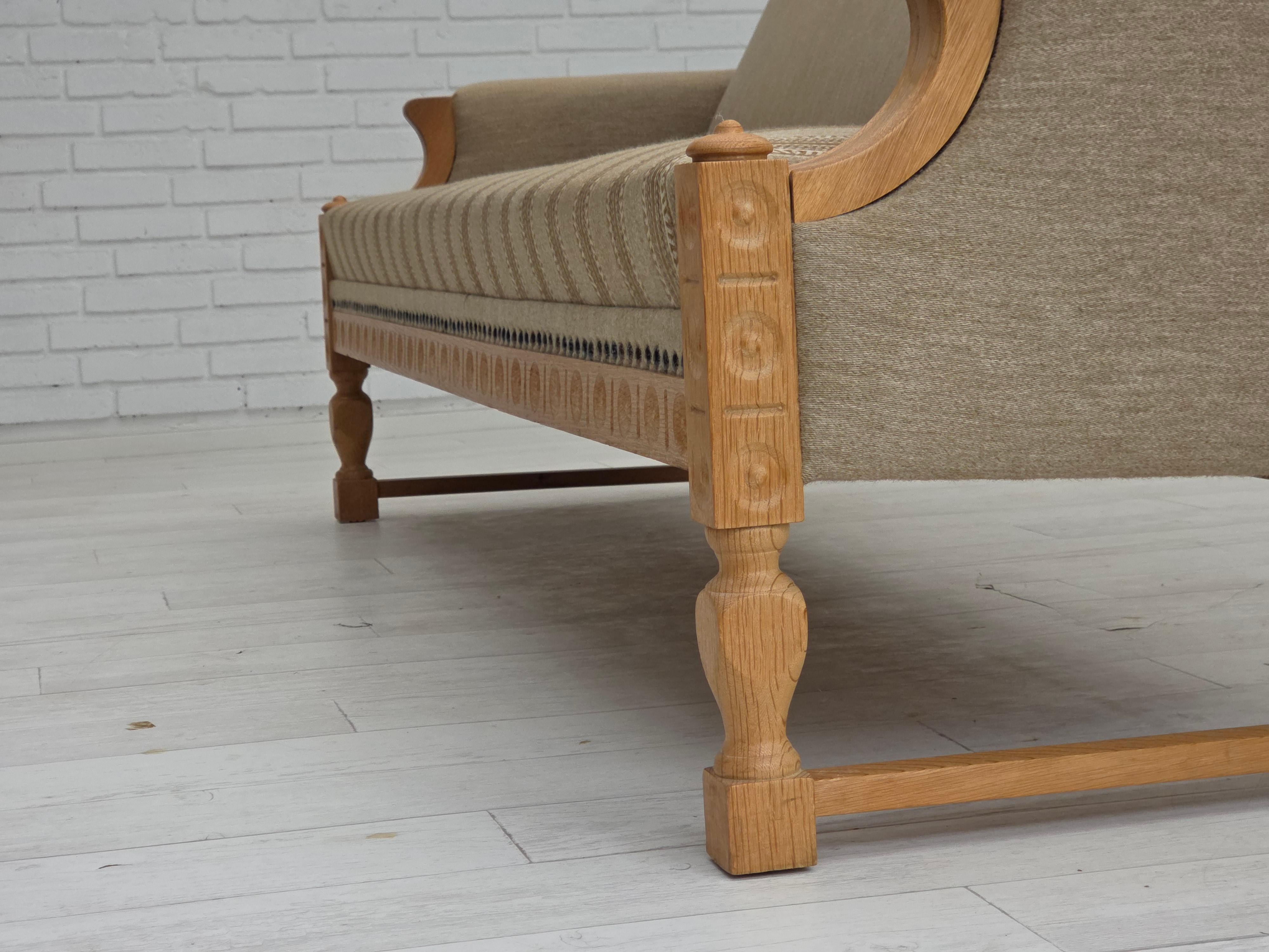 1970s, 3-seater Danish sofa, original beige furniture wool, solid oak wood. For Sale 12