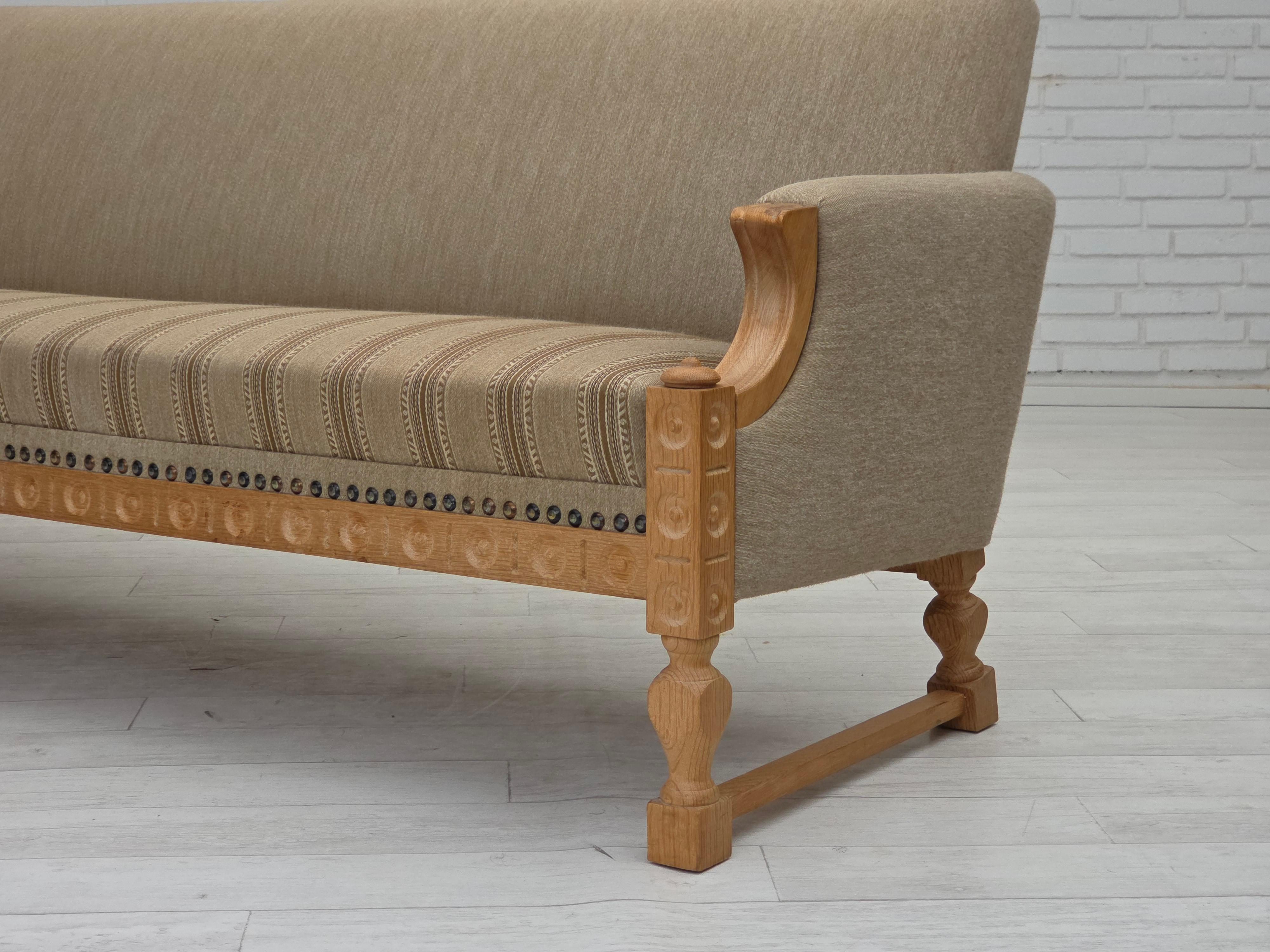 1970s, 3-seater Danish sofa, original beige furniture wool, solid oak wood. For Sale 13