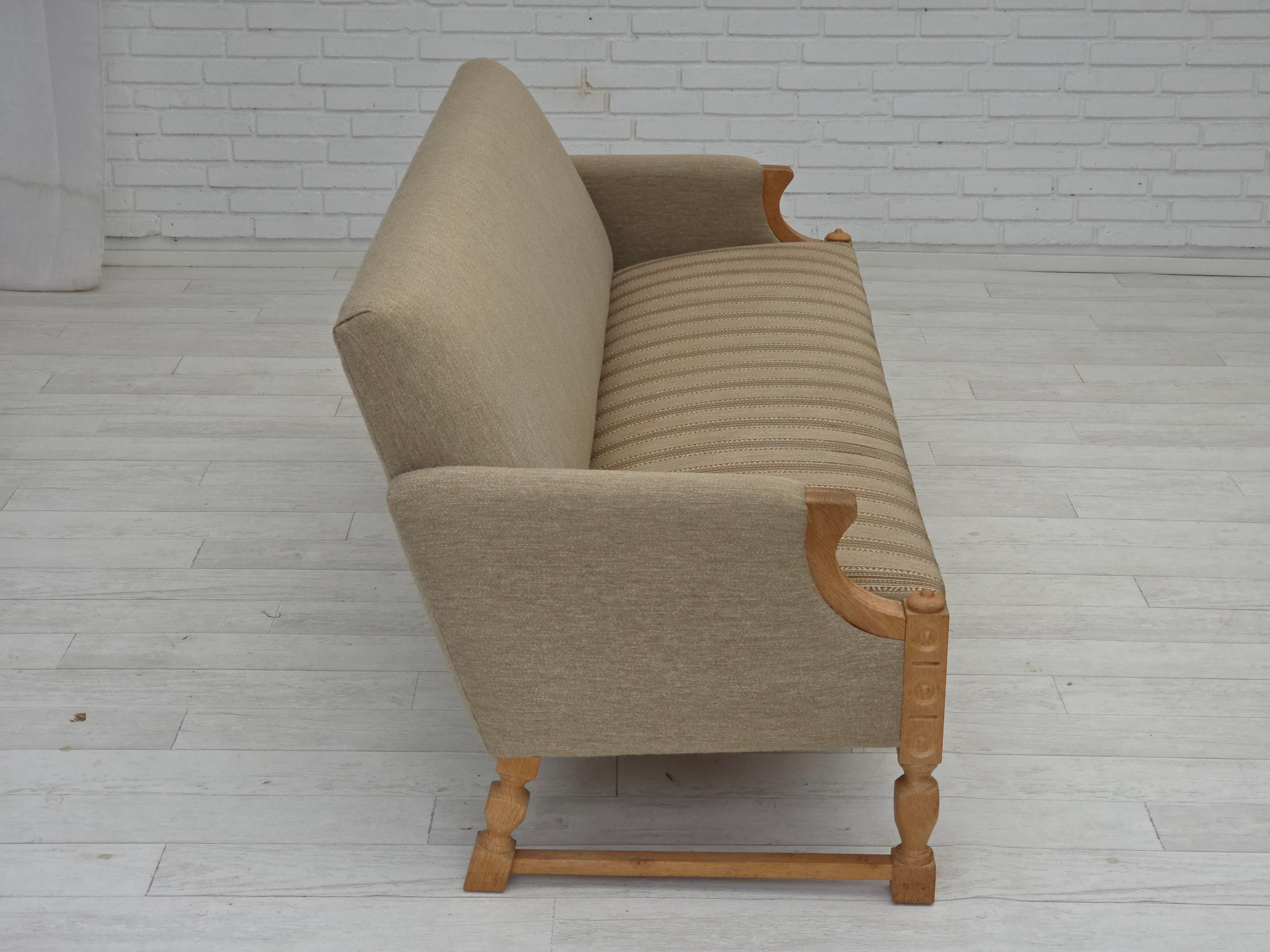 1970s, 3-seater Danish sofa, original beige furniture wool, solid oak wood. In Good Condition For Sale In Tarm, 82