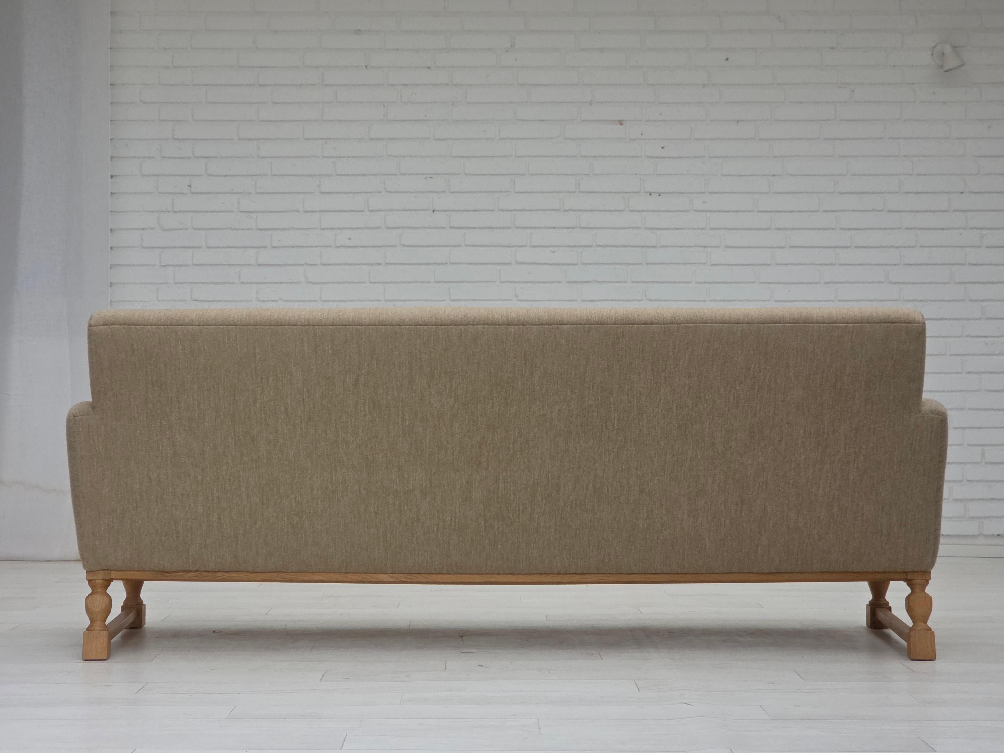 1970s, 3-seater Danish sofa, original beige furniture wool, solid oak wood. For Sale 1