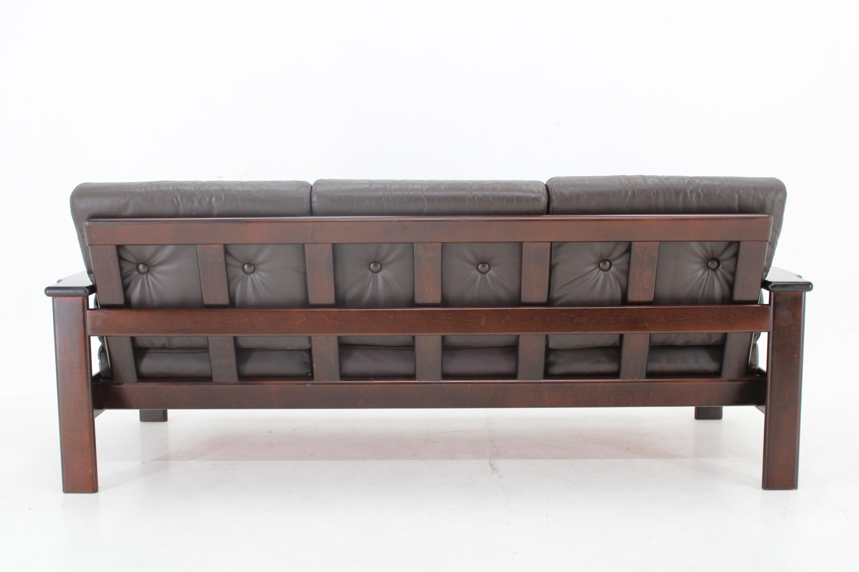 1970s 3- Seater Leather Sofa by Lepofinn, Finland For Sale 7