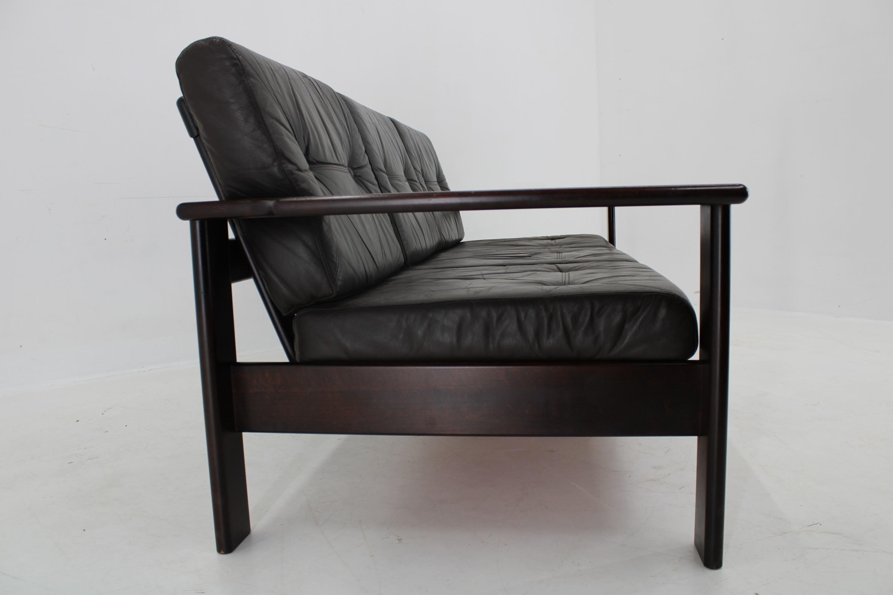Finnish 1970s 3- Seater Leather Sofa by Lepofinn, Finland For Sale