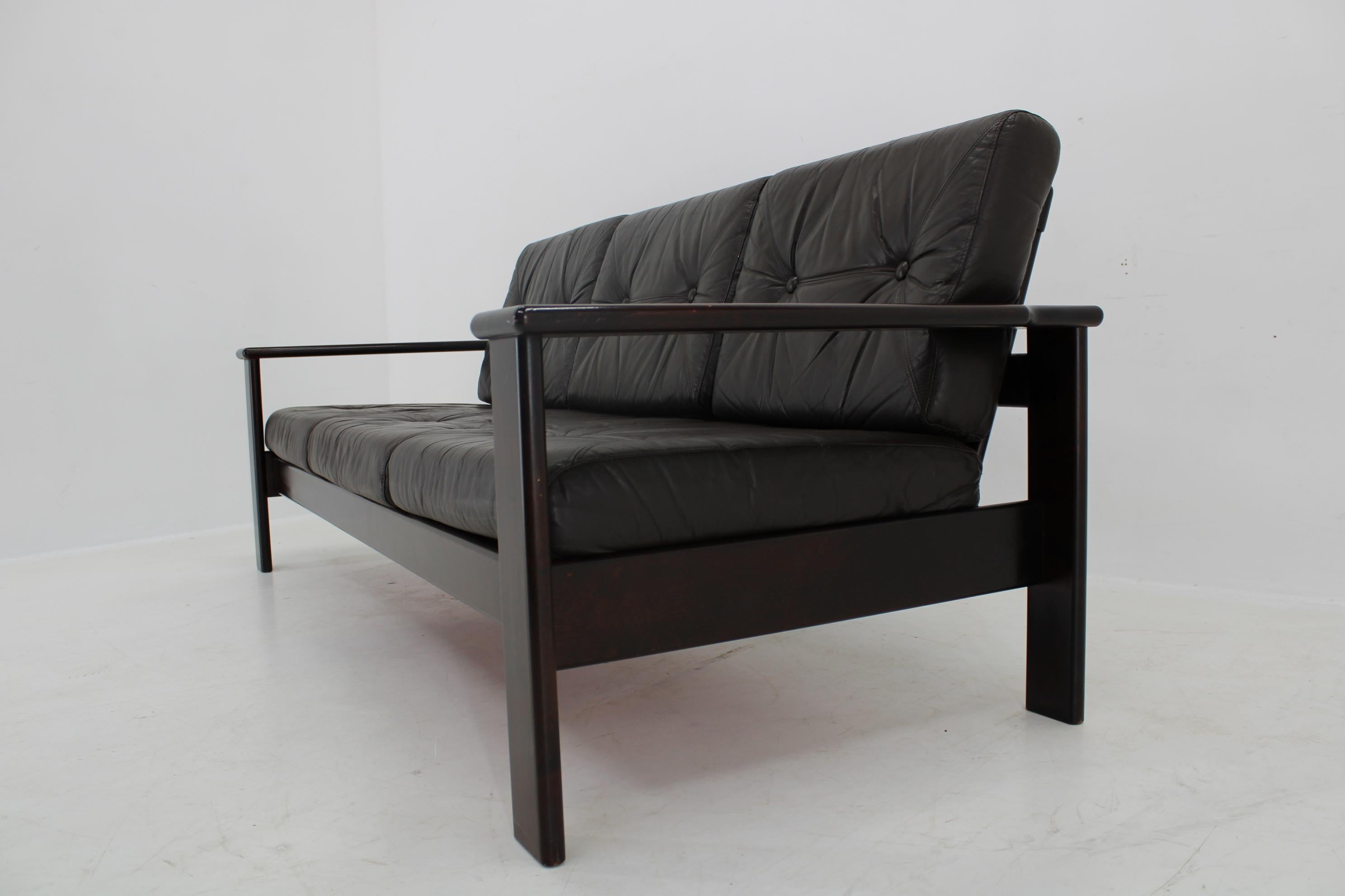 1970s 3- Seater Leather Sofa by Lepofinn, Finland In Good Condition For Sale In Praha, CZ