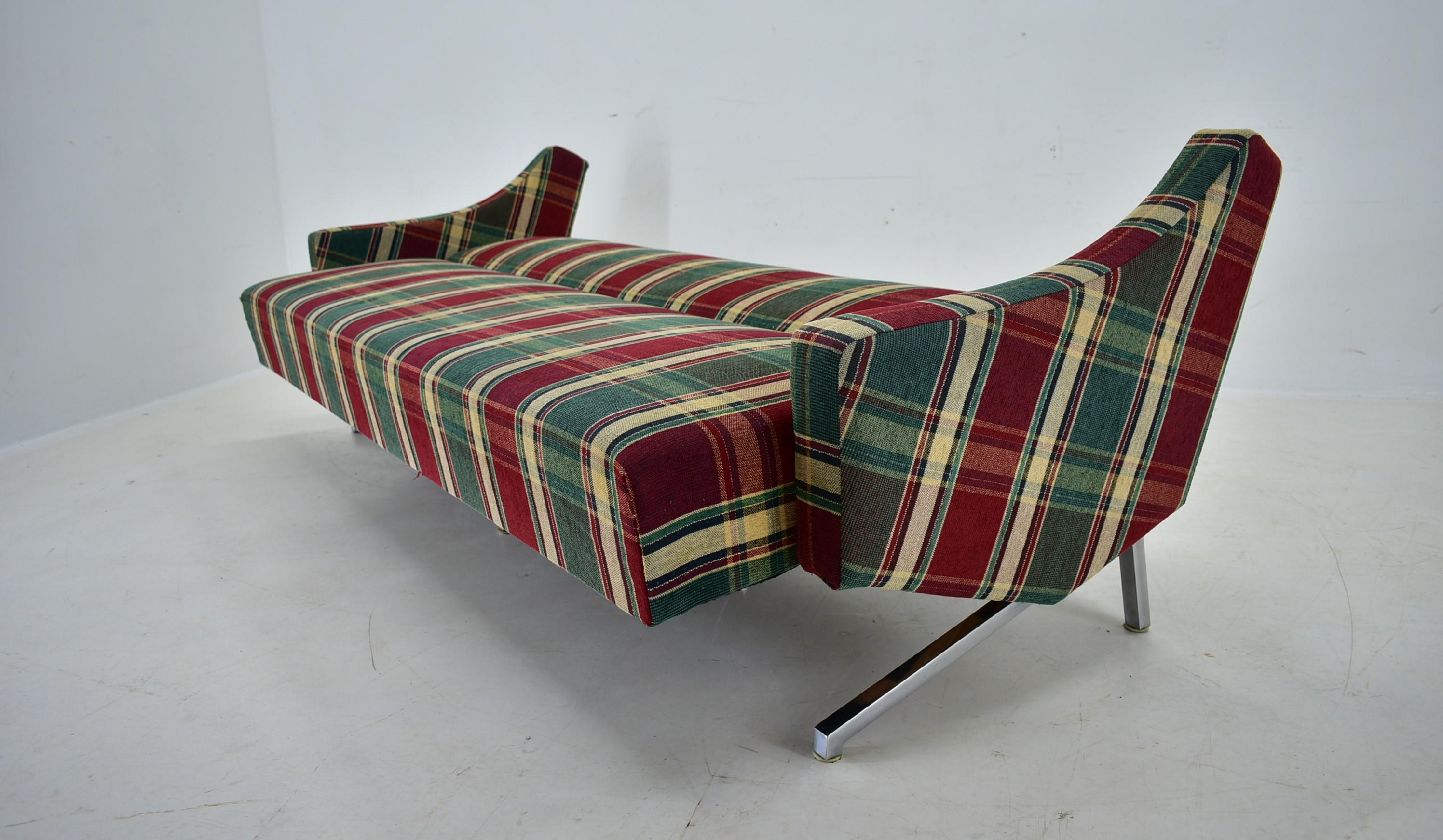 1970er 3-Sitzer Sofa, Tschechoslowakei im Zustand „Gut“ im Angebot in Praha, CZ